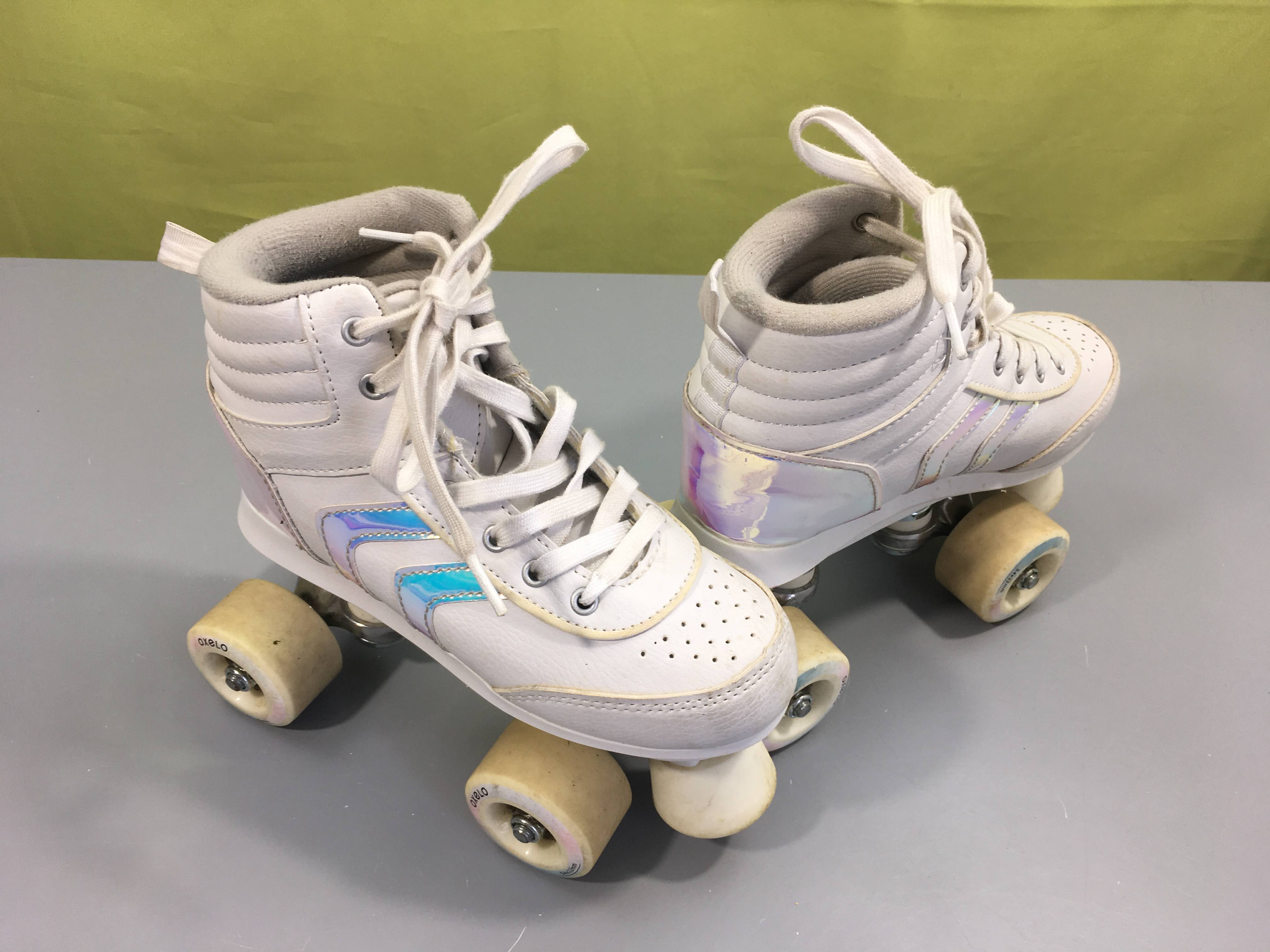Patins à roulettes blanc (Manque 1 semelle intérieur!)