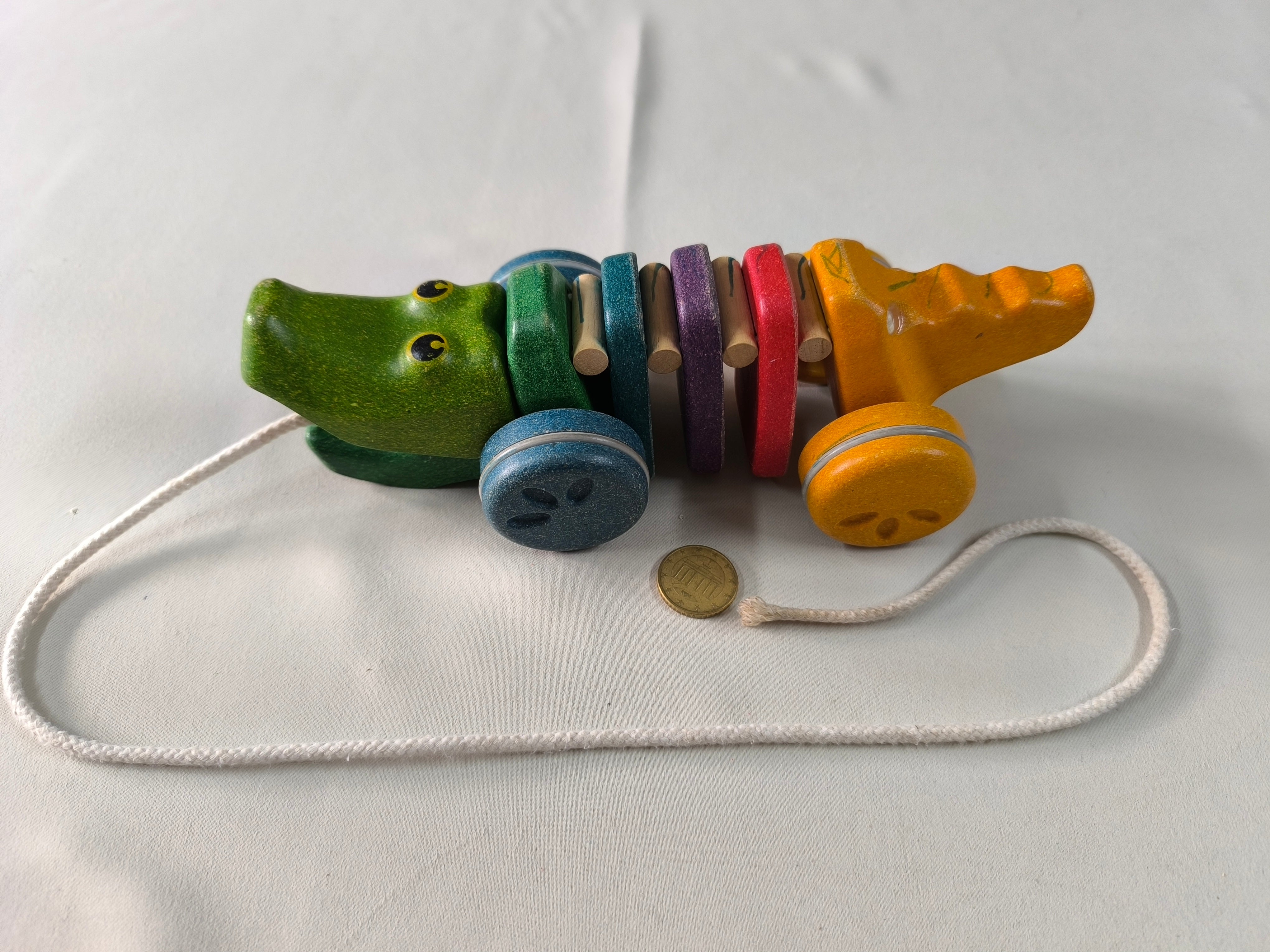 Crocodile articulé à tirer multicolore en bambou recyclé, Plantoys (traces de marqueurs)