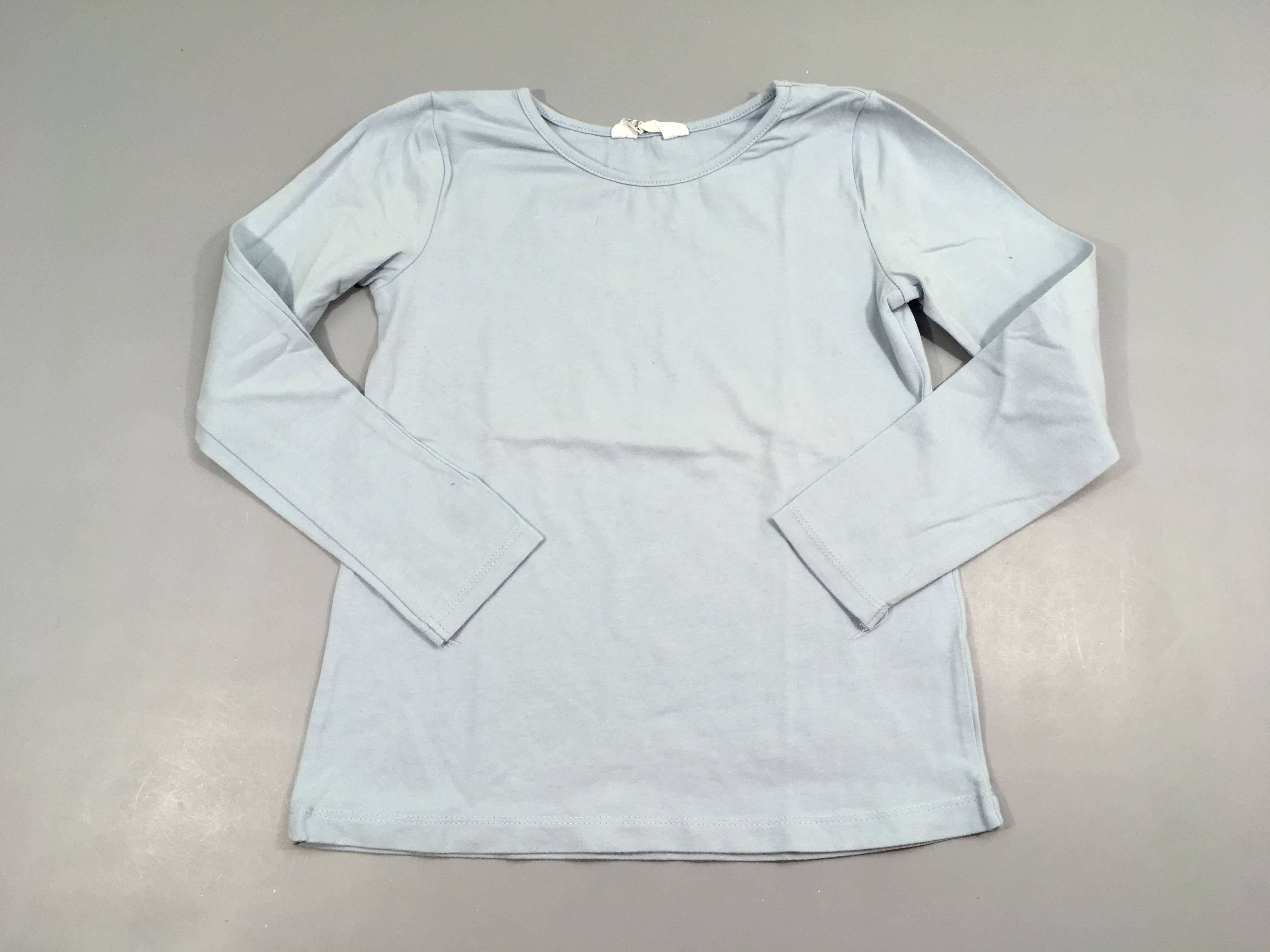 T-shirt m.l bleu clair, légèrement bouloché