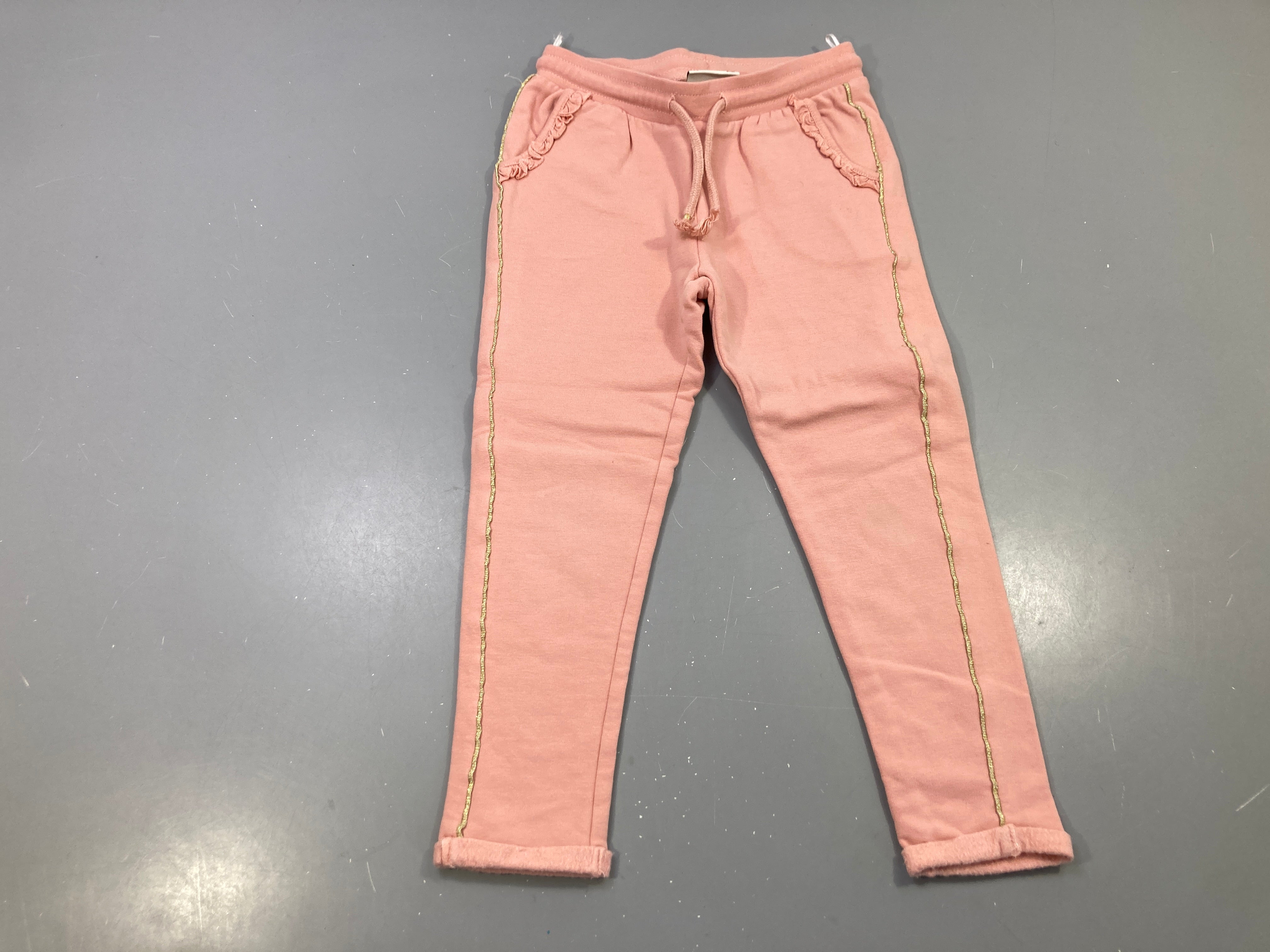 Pantalon molleton rose, poches à volants, liseré doré, cordon