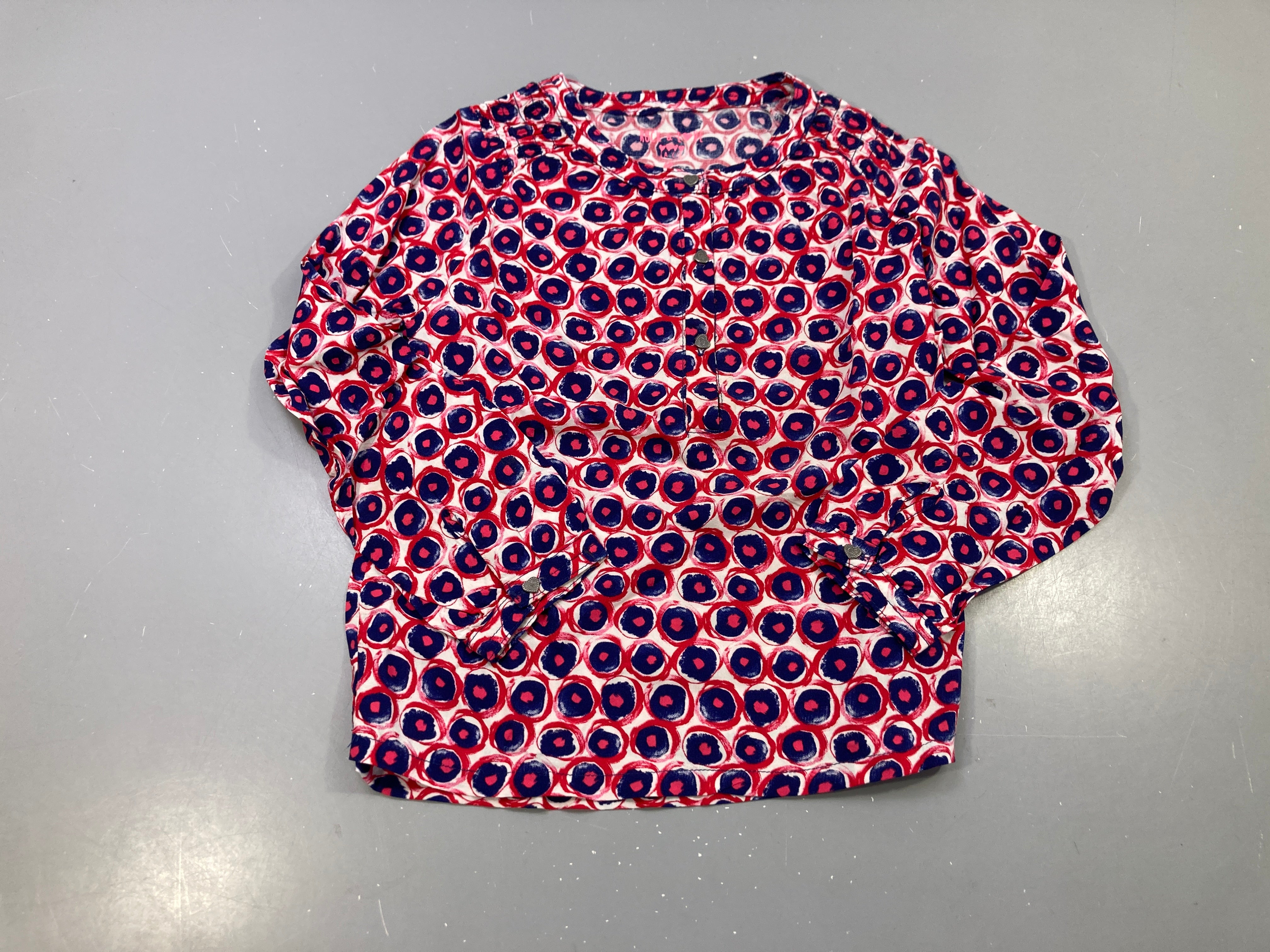 Blouse m.l rose rouge bleu marine motif cercles, boutons cœur