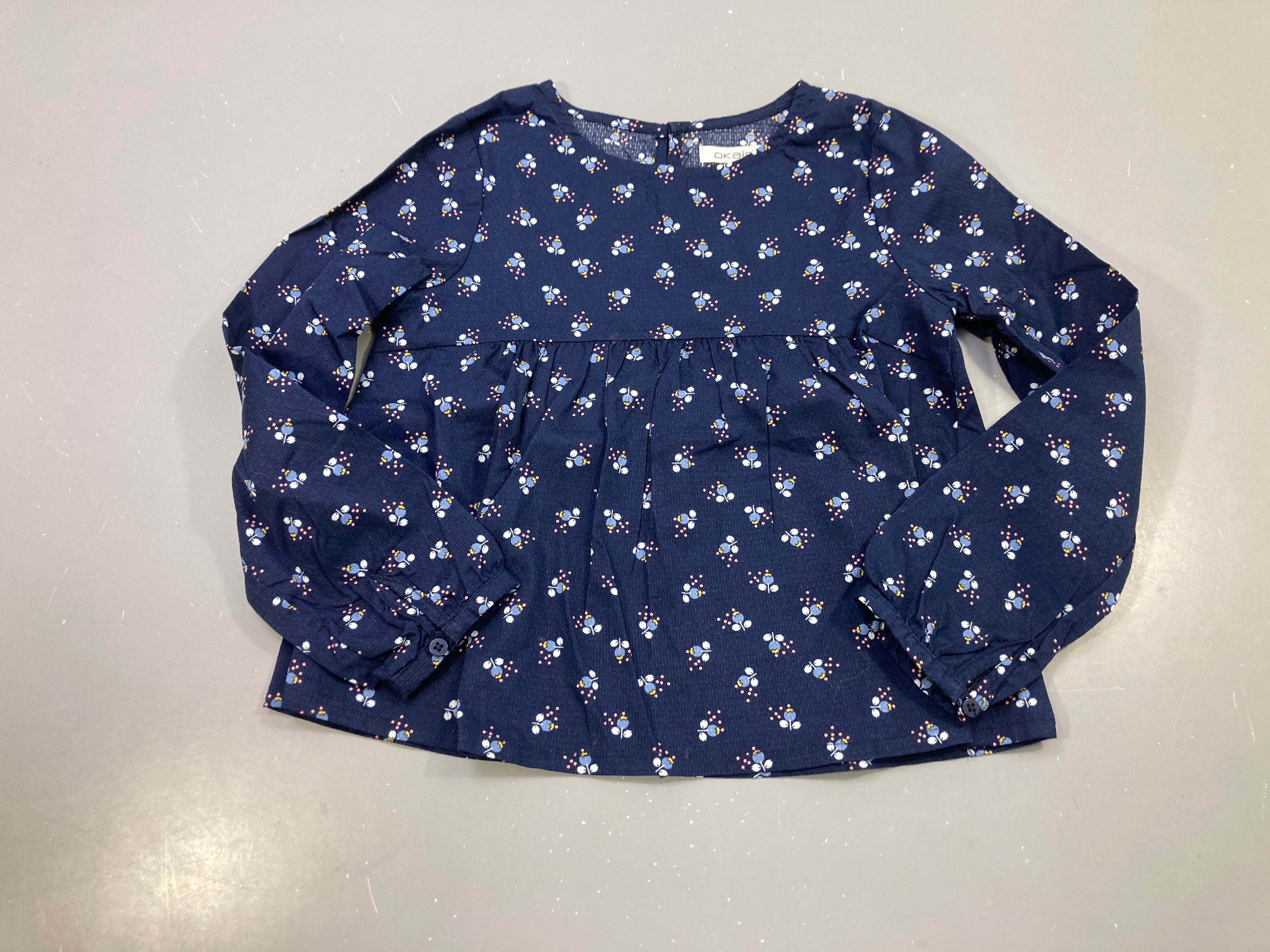 Blouse m.l bleu marine petites fleurs