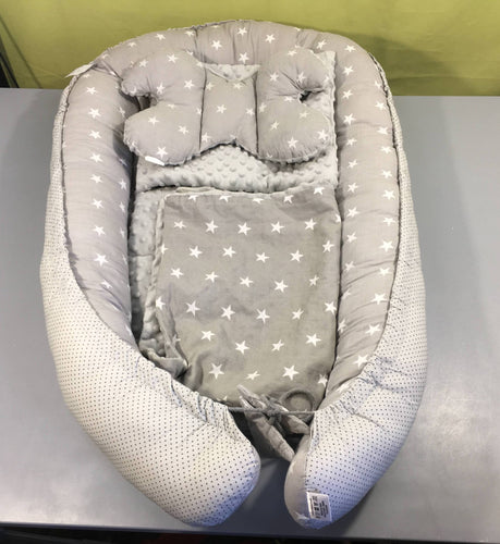Réducteur de lit Bébés 100x60x15cm avec oreiller, couverture Insert Amovible (Étoiles Grises Minky), moins cher chez Petit Kiwi