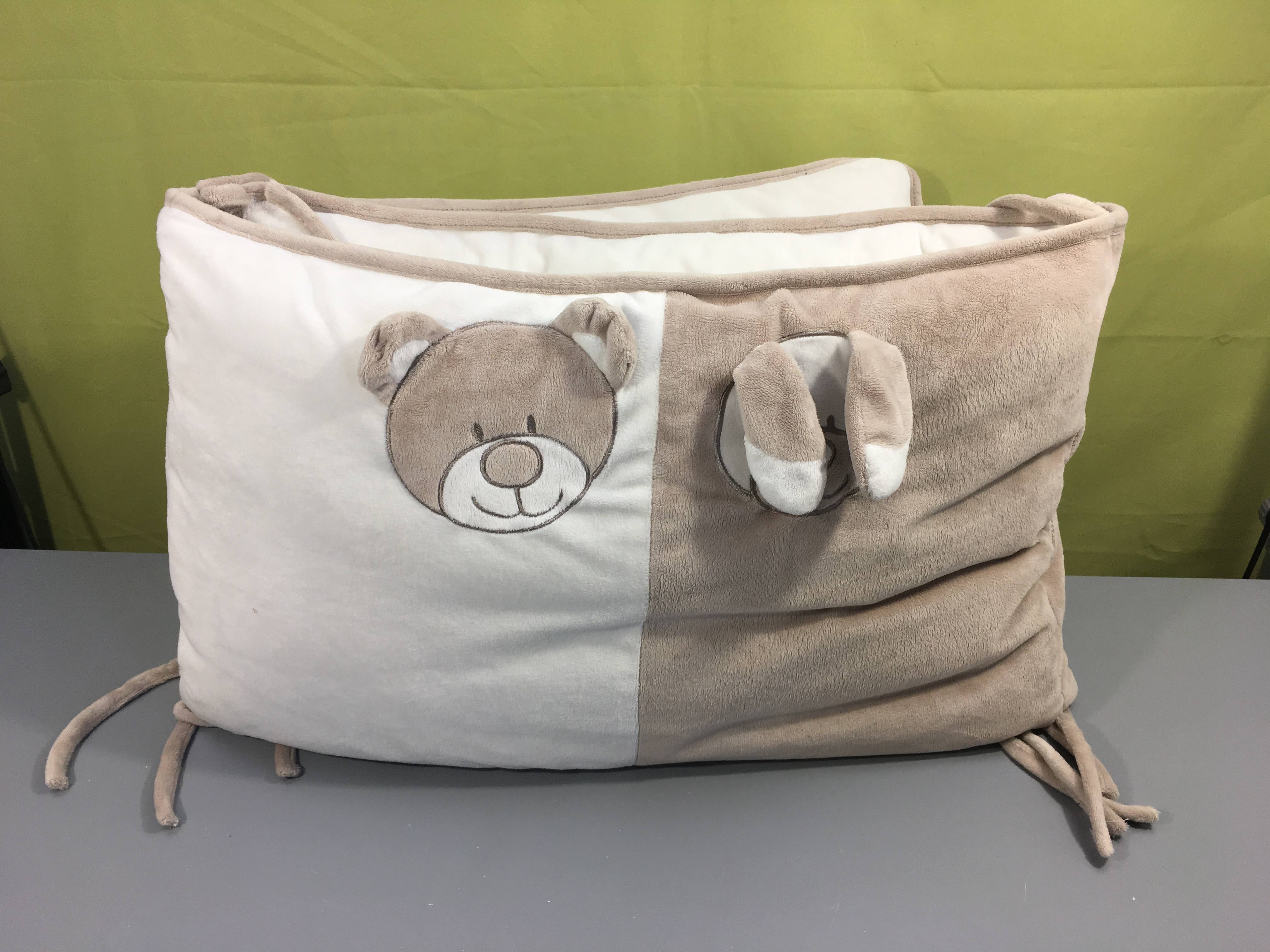 Tour de lit écru-beige ours, petite tache à l'arrière