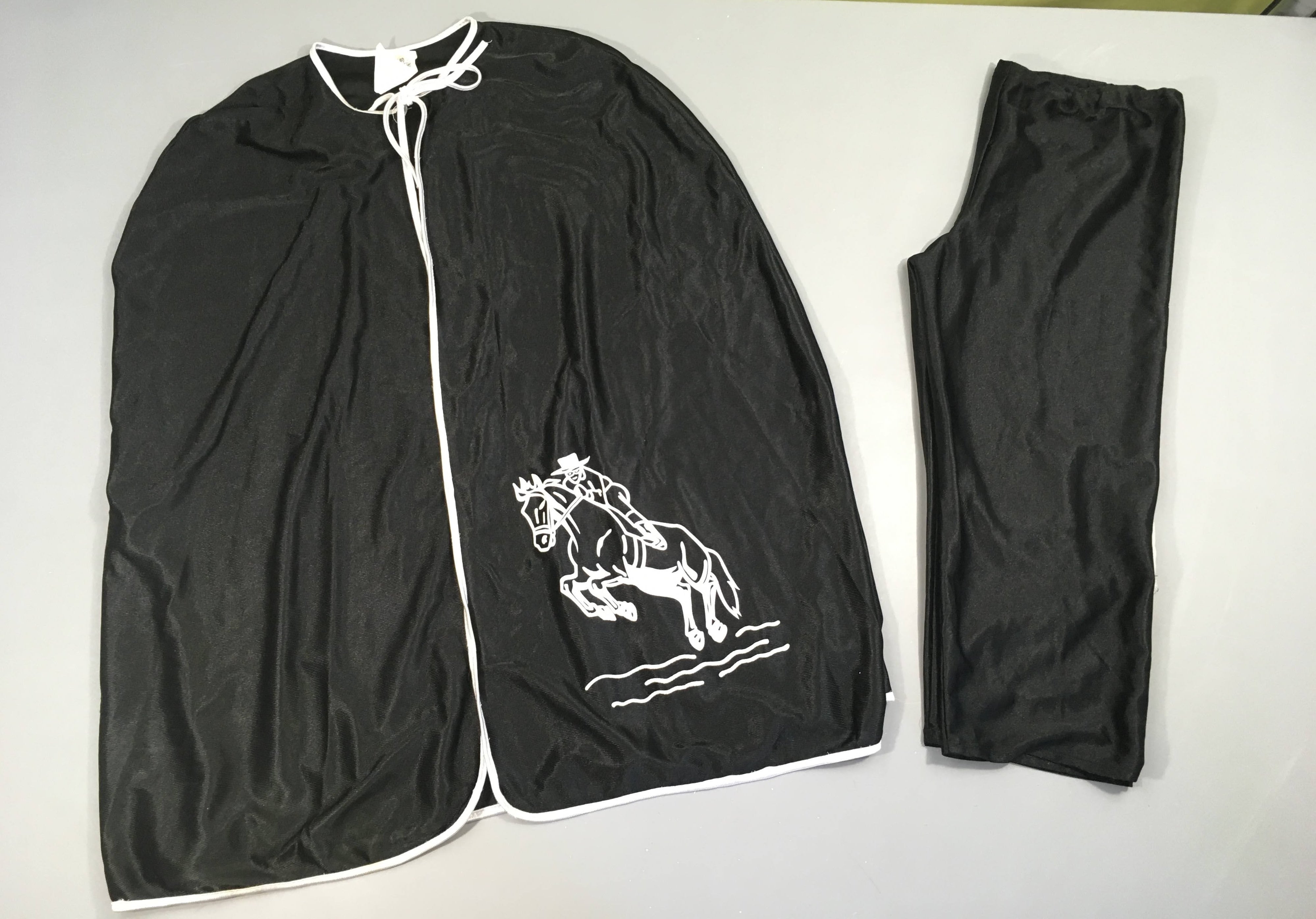 Déguisement Zorro cape + pantacourt noir