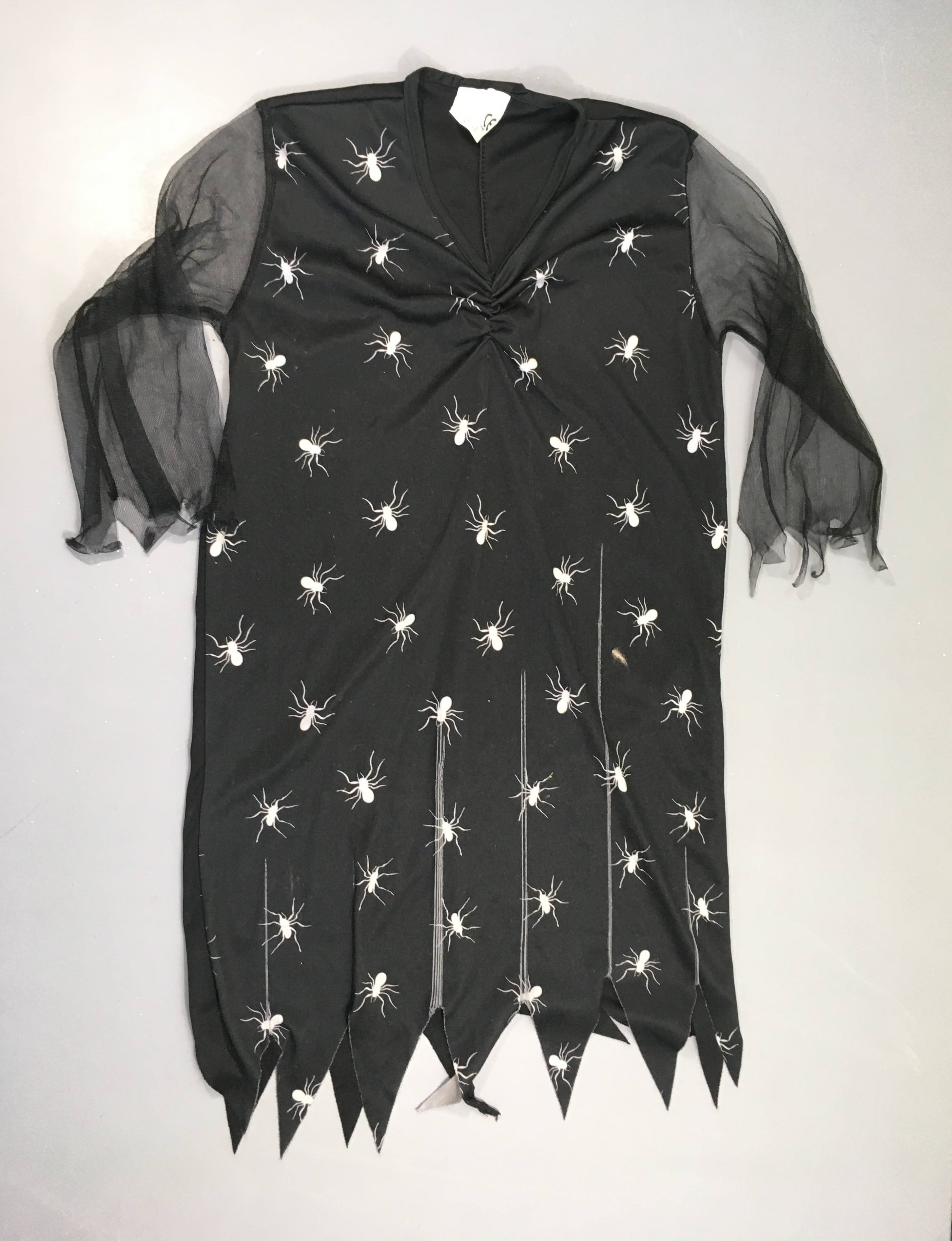 Déguisement Halloween robe de sorcière m.l noire araignées, tulle manches