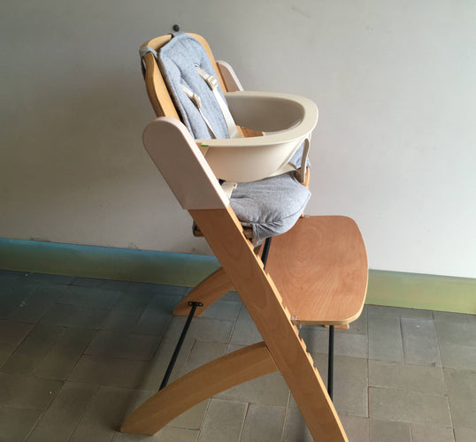 Chaise haute Evosit en bois Childhome avec tablette amovible + Coussin gris + Transat Evosit Newborn gris- Structure complète de 0 m jusqu'à 85kg!, moins cher chez Petit Kiwi