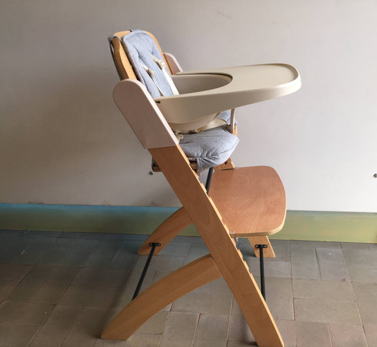 Chaise haute Evosit en bois Childhome avec tablette amovible + Coussin gris + Transat Evosit Newborn gris- Structure complète de 0 m jusqu'à 85kg!, moins cher chez Petit Kiwi