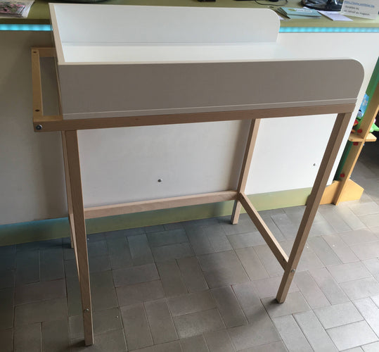 Table à langer Childhome sur roues avec baignoire. Convient pour un coussin à langer (45 x 82 cm). Dimensions: 91,5 x 53,5 x 106,5 cm, moins cher chez Petit Kiwi