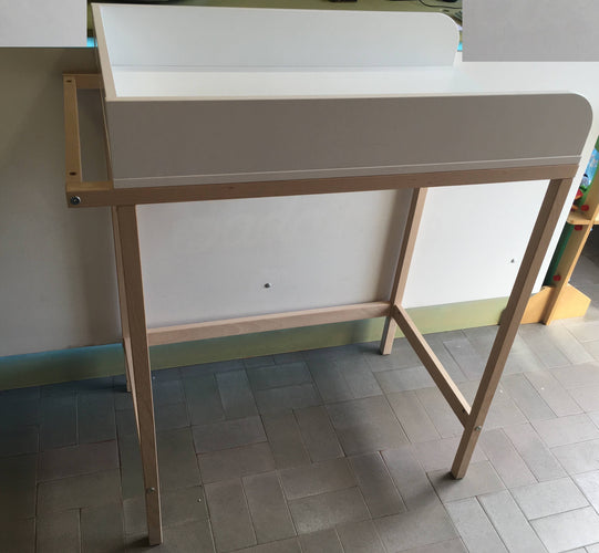 Table à langer Childhome sur roues avec baignoire. Convient pour un coussin à langer (45 x 82 cm). Dimensions: 91,5 x 53,5 x 106,5 cm, moins cher chez Petit Kiwi