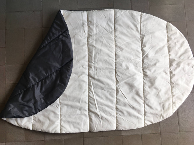 Parfait état-Lit de camping Baby Luxe Der.yan- Avec matelas autogonflant - Argent + Tapis de couchage Bambin Luxe (Dimensions dépliées (l x l x h) : 120 cm x 75 cm x 50 cm), moins cher chez Petit Kiwi