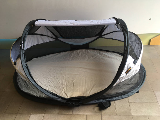 Parfait état-Lit de camping Baby Luxe Der.yan- Avec matelas autogonflant - Argent + Tapis de couchage Bambin Luxe (Dimensions dépliées (l x l x h) : 120 cm x 75 cm x 50 cm), moins cher chez Petit Kiwi