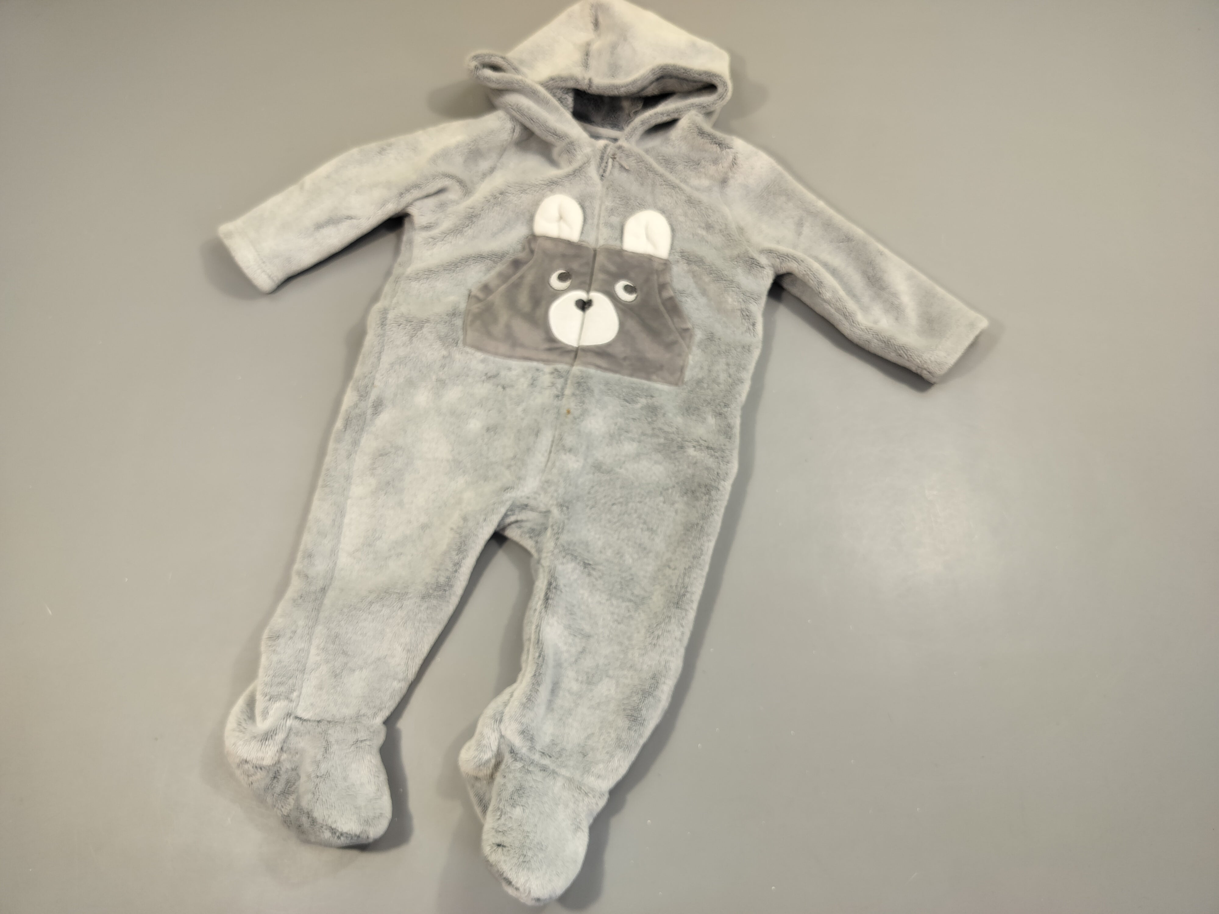 Surpyjama velours gris clair, tête  de raton laveur