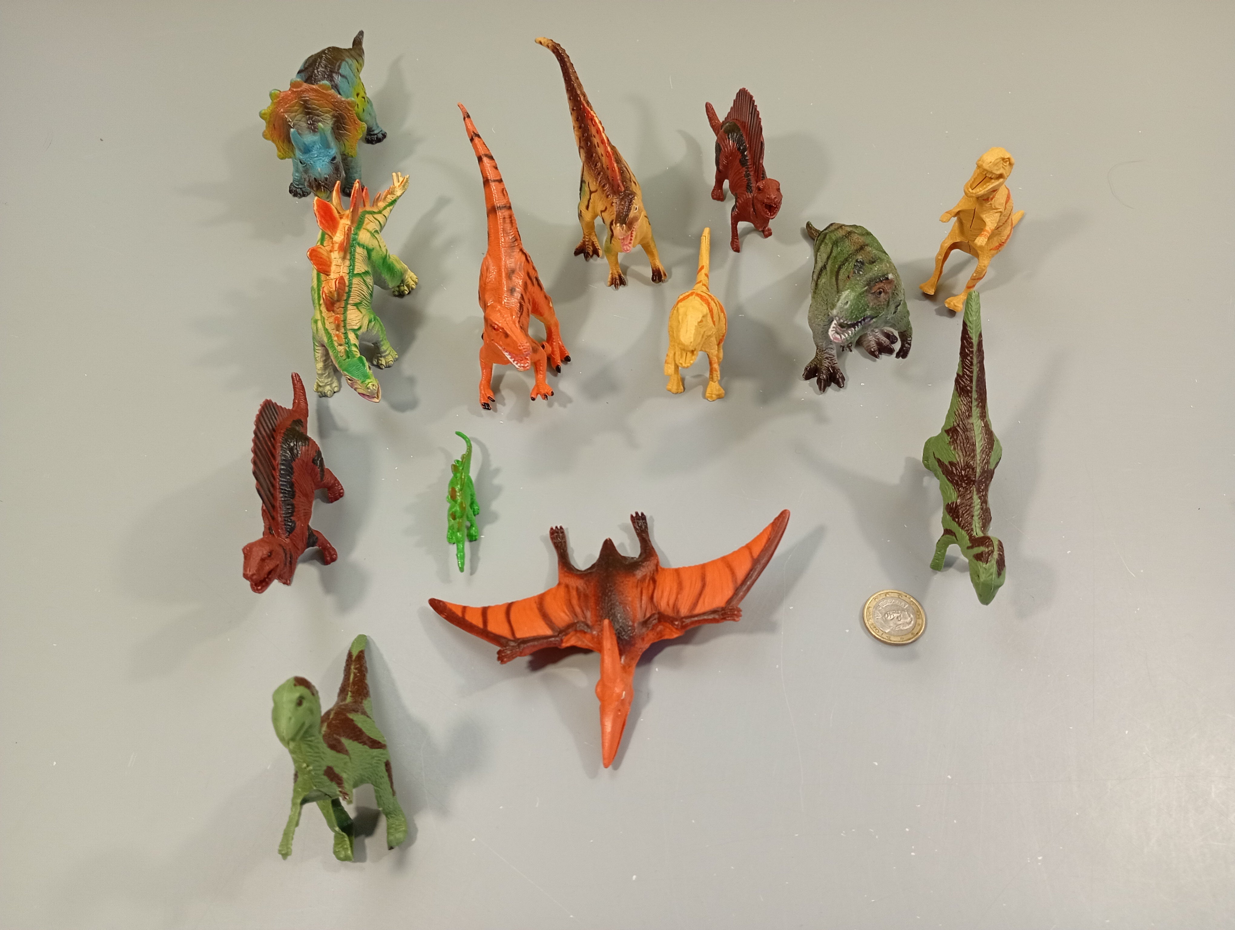 Lot de 13 figurines  dinosaures
