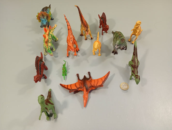 Lot de 13 figurines  dinosaures, moins cher chez Petit Kiwi