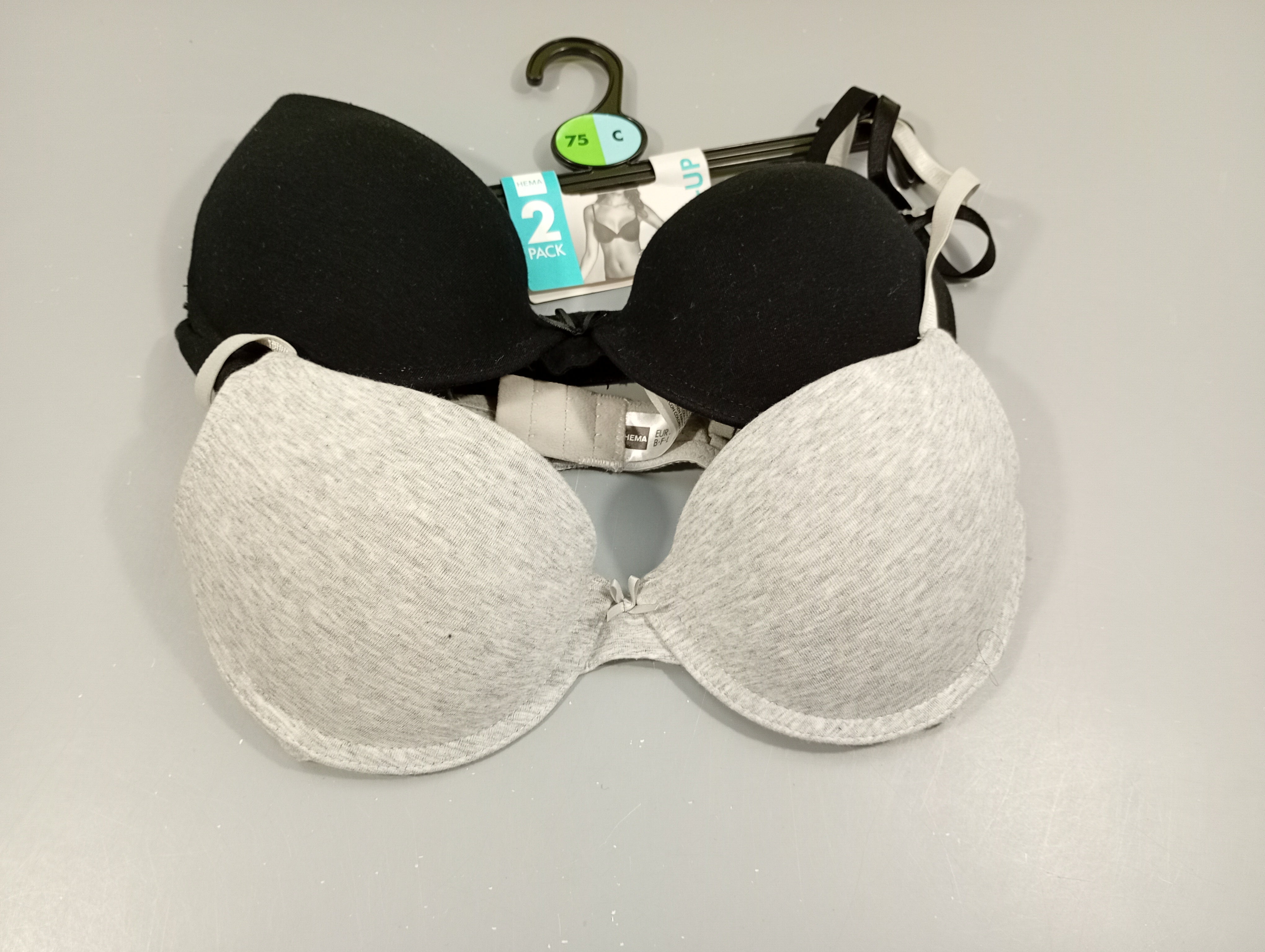 Neuf lot de 2 soutiens-gorge Push-up 1 noir/ 1 gris clair flammé  75C