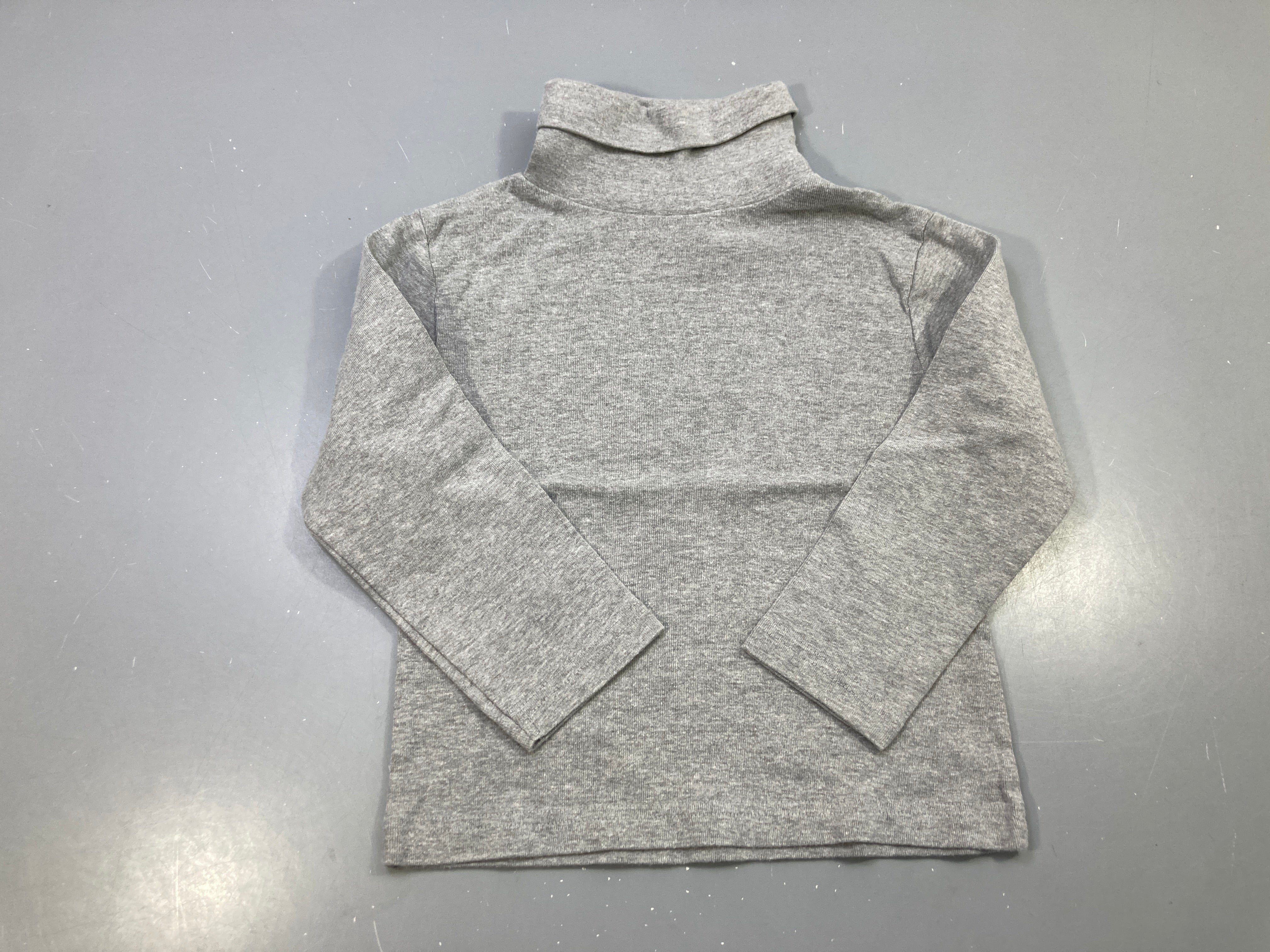 T-shirt m.l col roulé gris chiné uni, légèrement bouloché