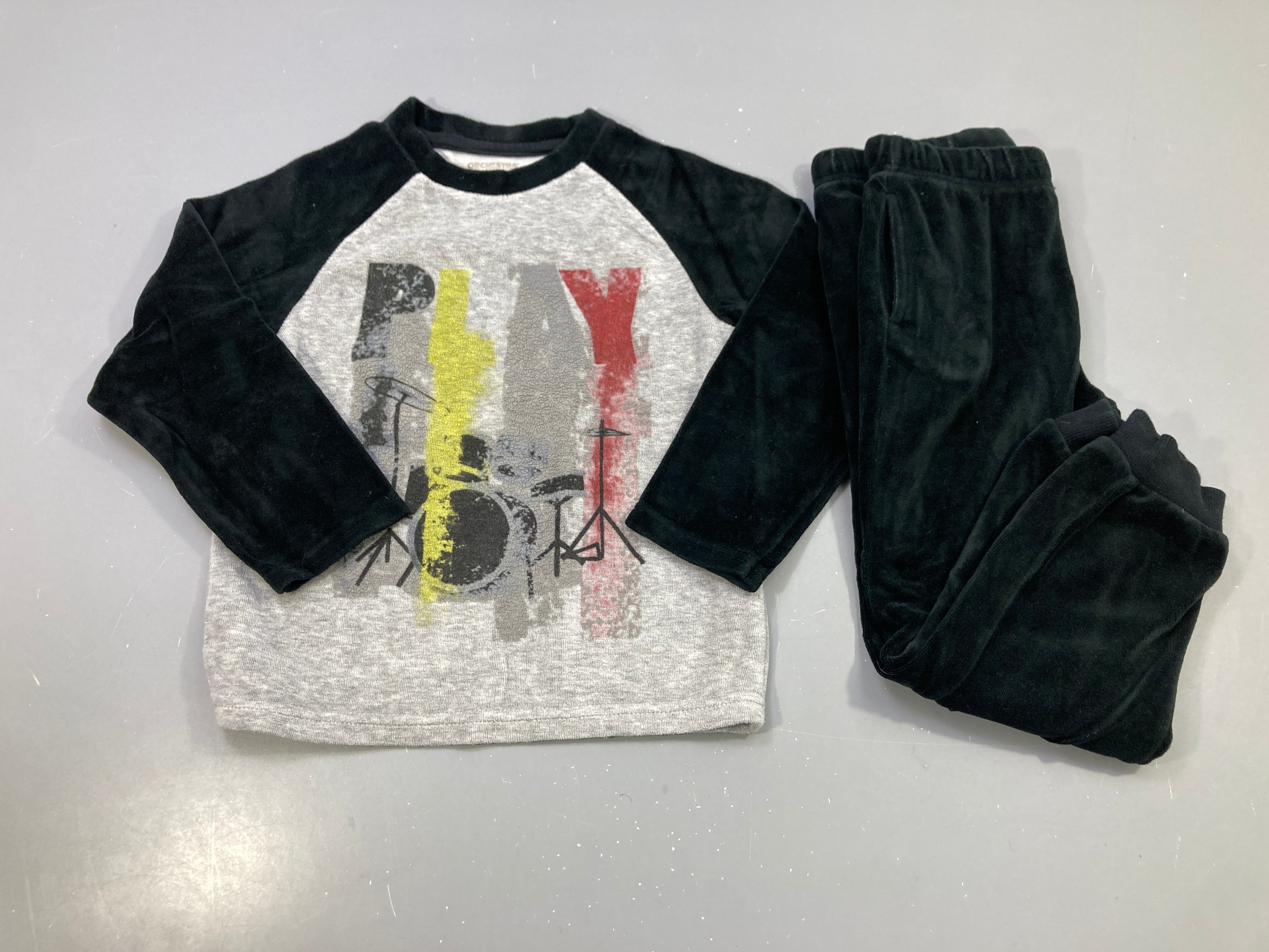 Pyjama 2pcs velours gris et noir, imprimé Play batterie