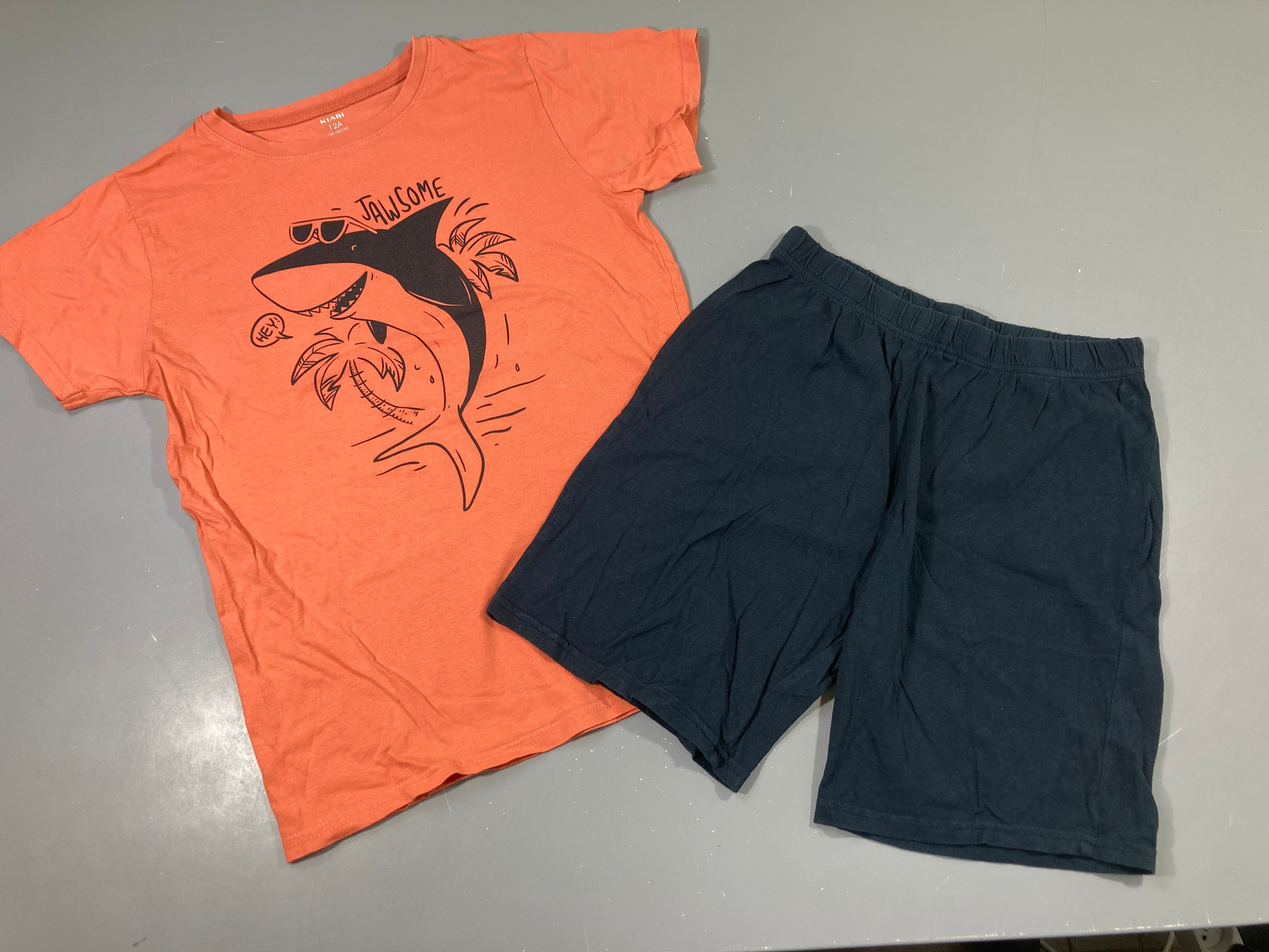 Pyjashort 2pcs jersey orangé/bleu requins Légèrement bouloché
