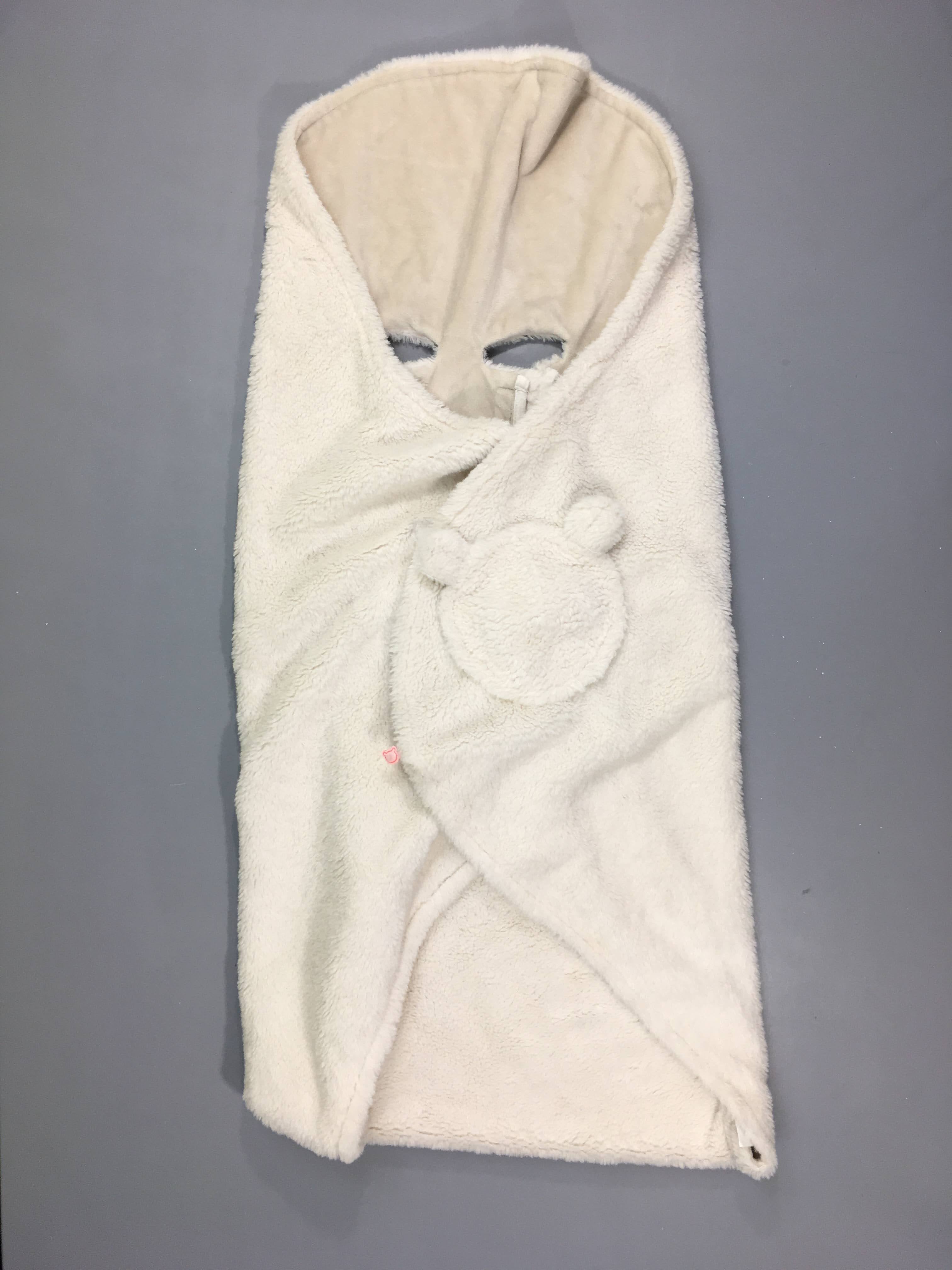 Couverture promenade en fausse fourrure blanche