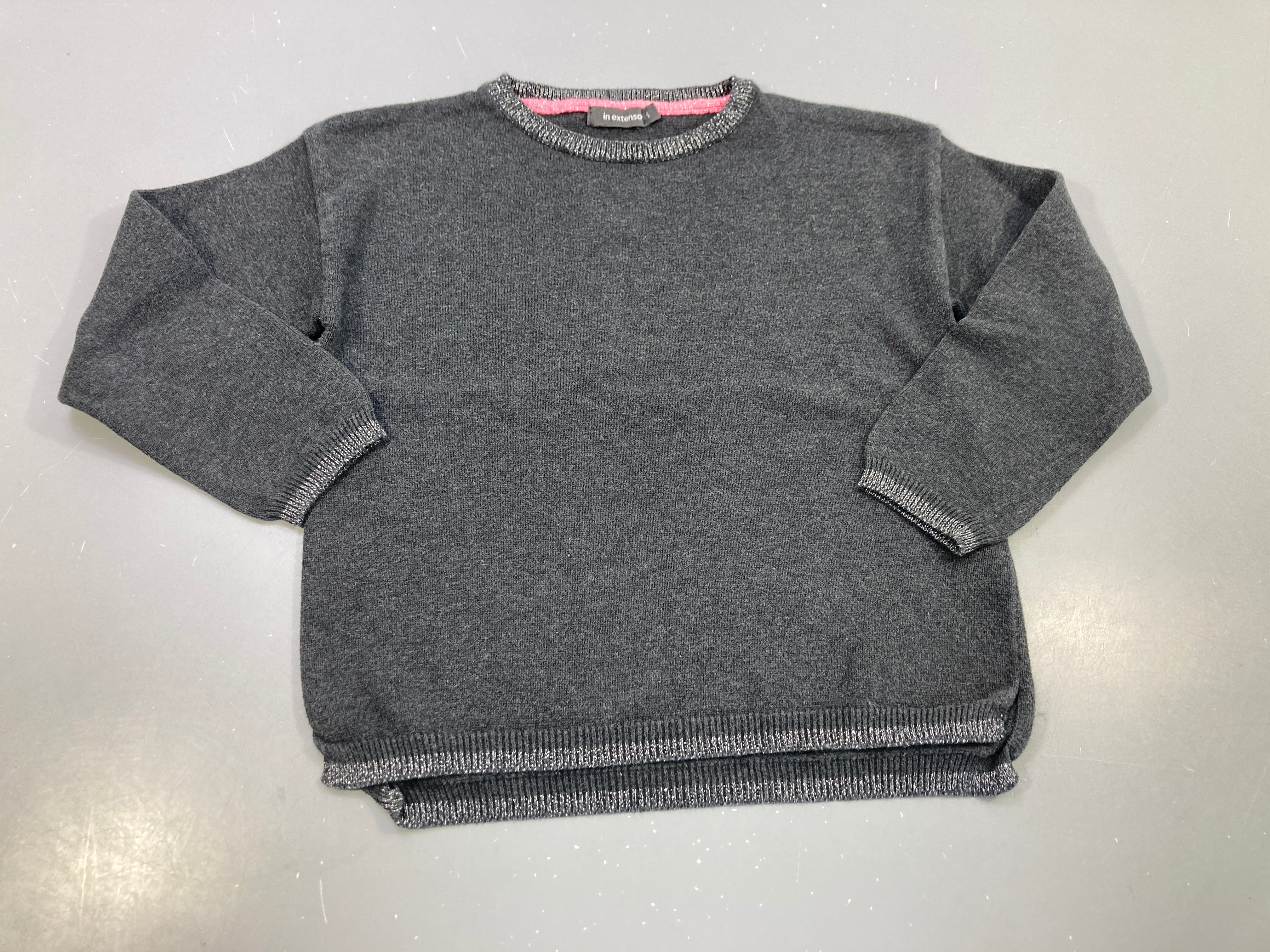 Pull gris chiné, col, bord des manches et dessous  pailleté