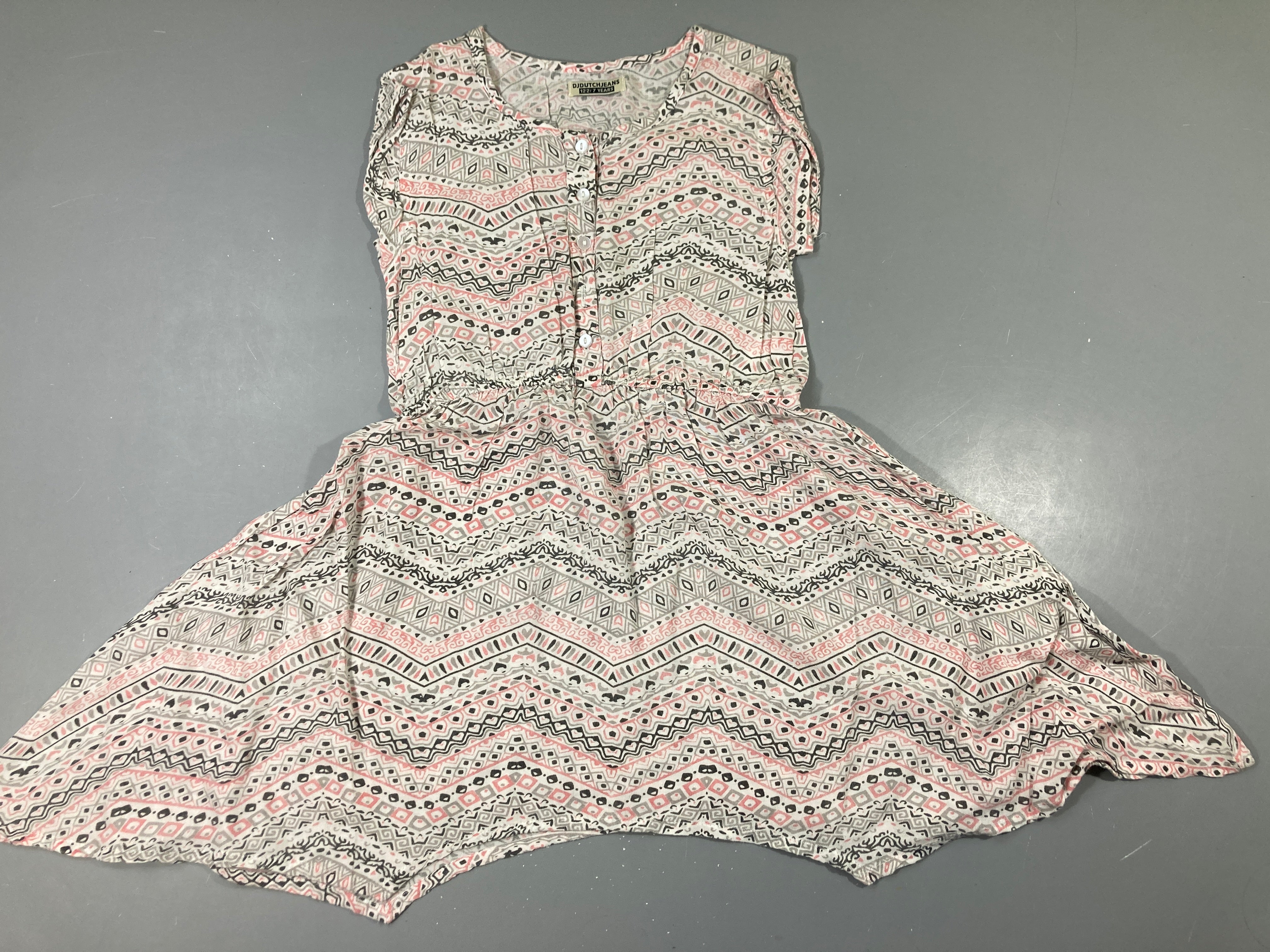 Robe fluide m.c blanc motif gris clair/rose