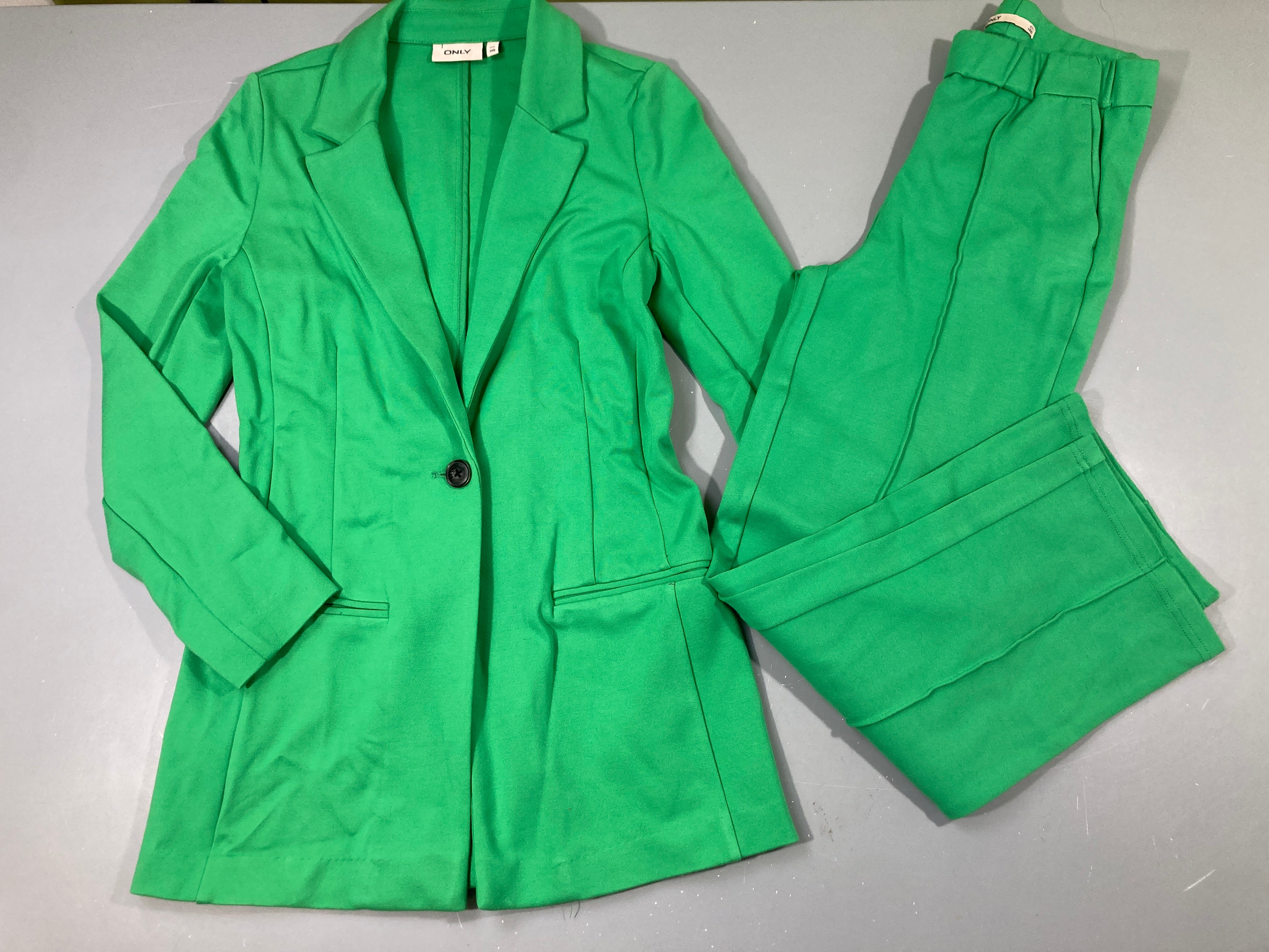 Blazer long vert pomme + pantalon assorti