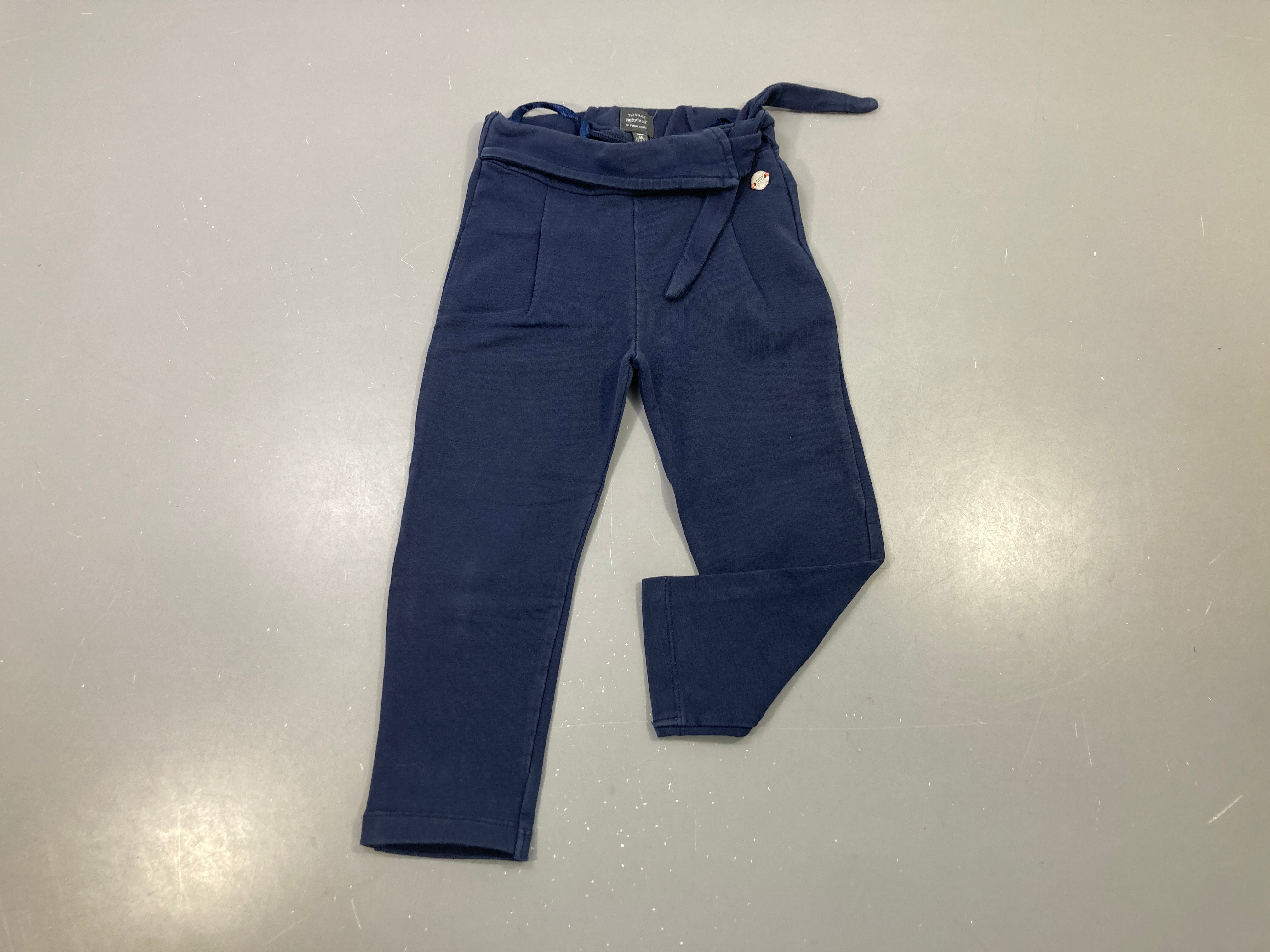 Pantalon chino bleu marine à nouer