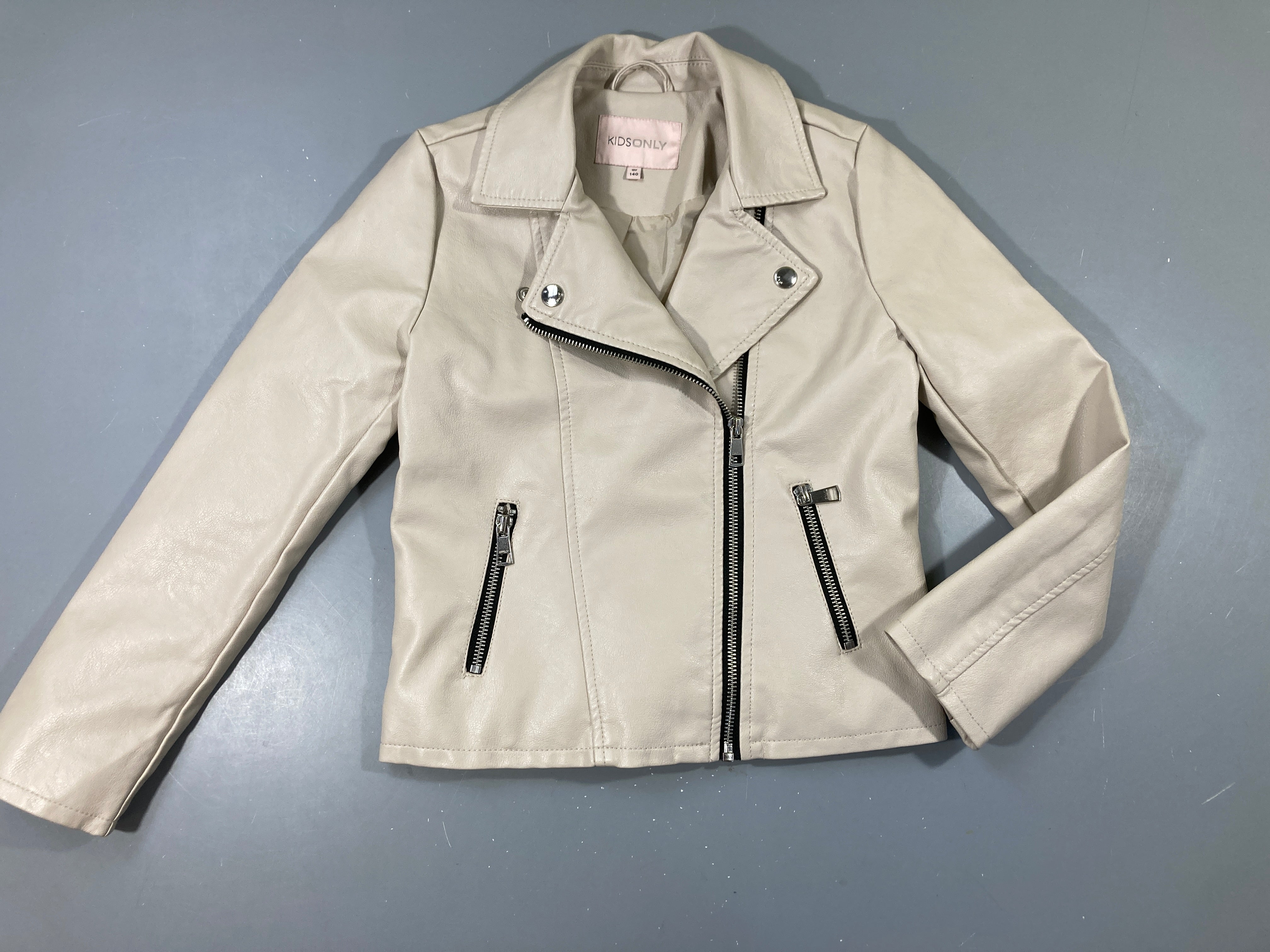 Veste en faux cuir beige style perfecto