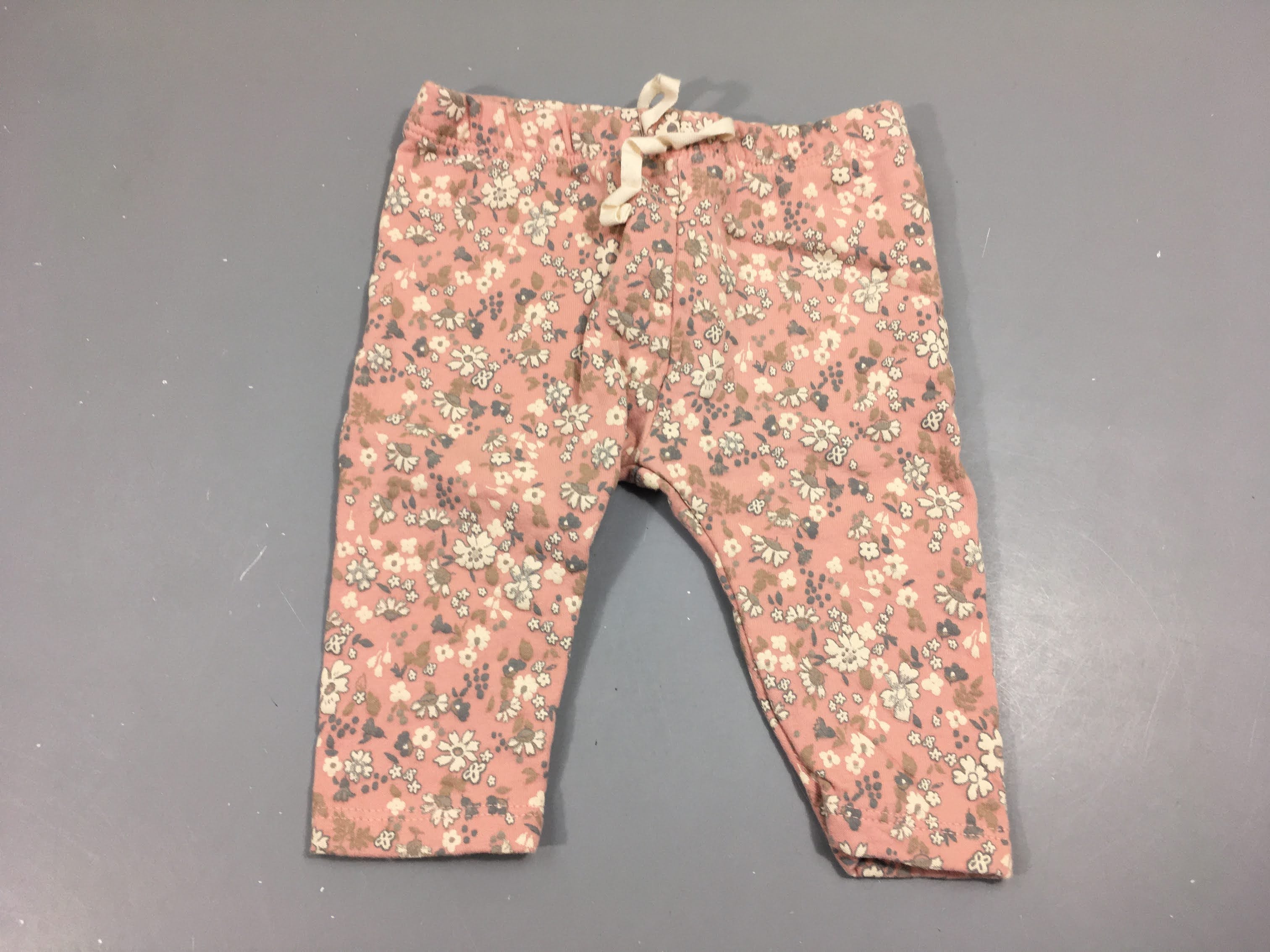 Legging rose avec fleurs