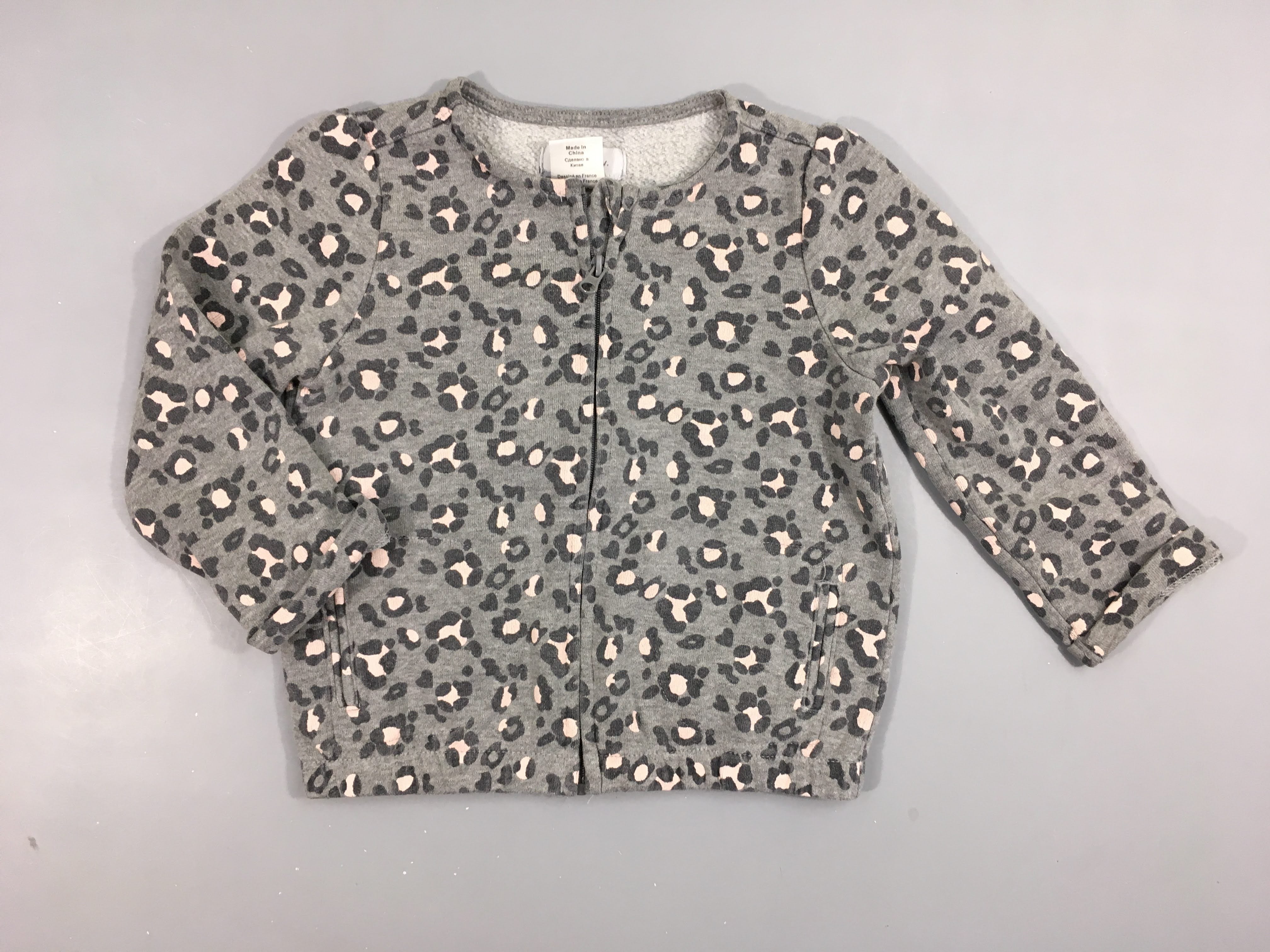 Sweat zippé gris chiné léopard, bouloché