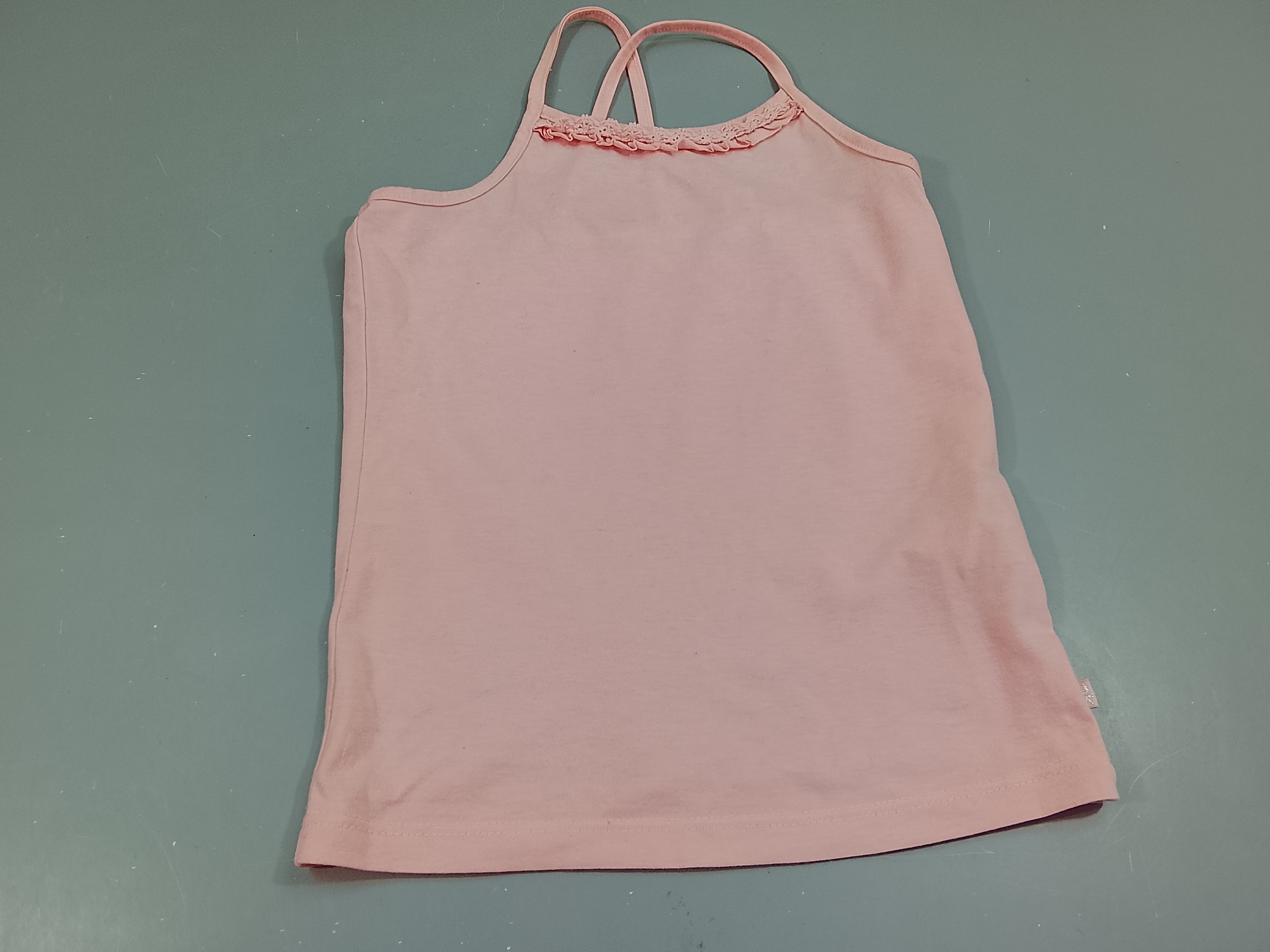 Top rose, bretelles croisées à l'arrière