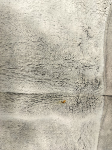 Surpyjama velours gris clair, tête  de raton laveur, moins cher chez Petit Kiwi