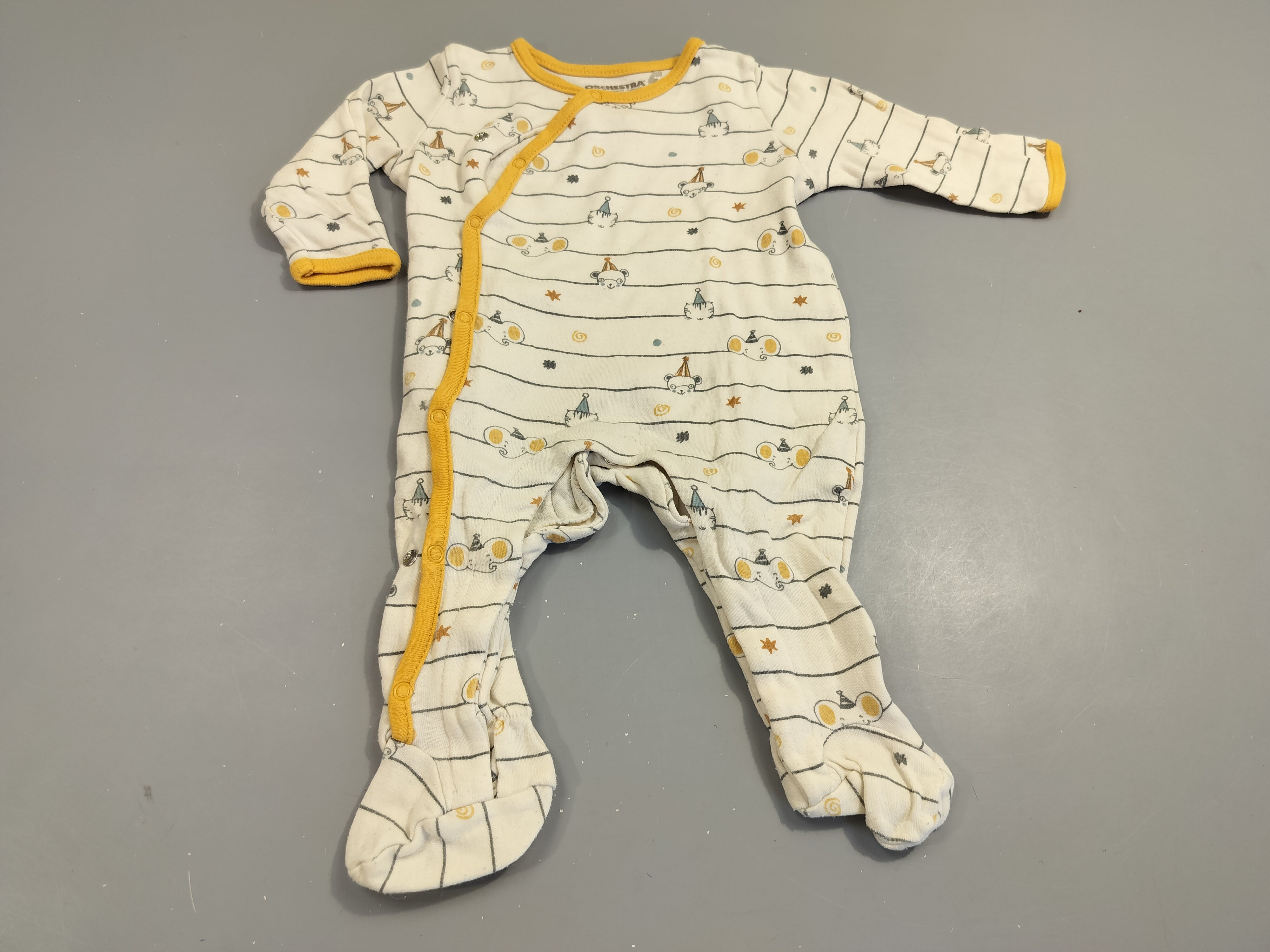 Pyjama jersey blanc , jaune. Têtes d'animaux  100% coton