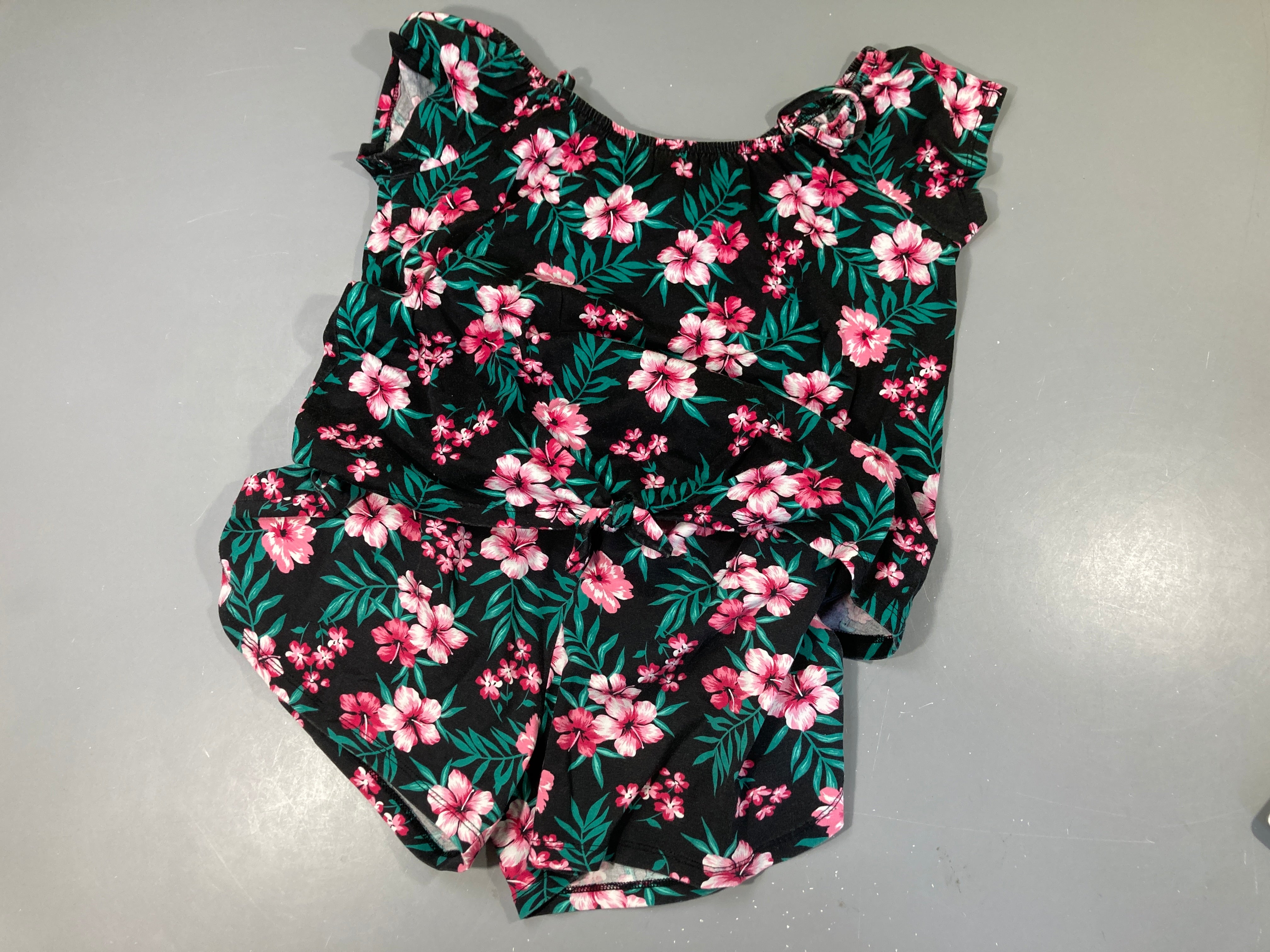 Ensemble T-shirt, short en jersey noir fleuri rose et vert
