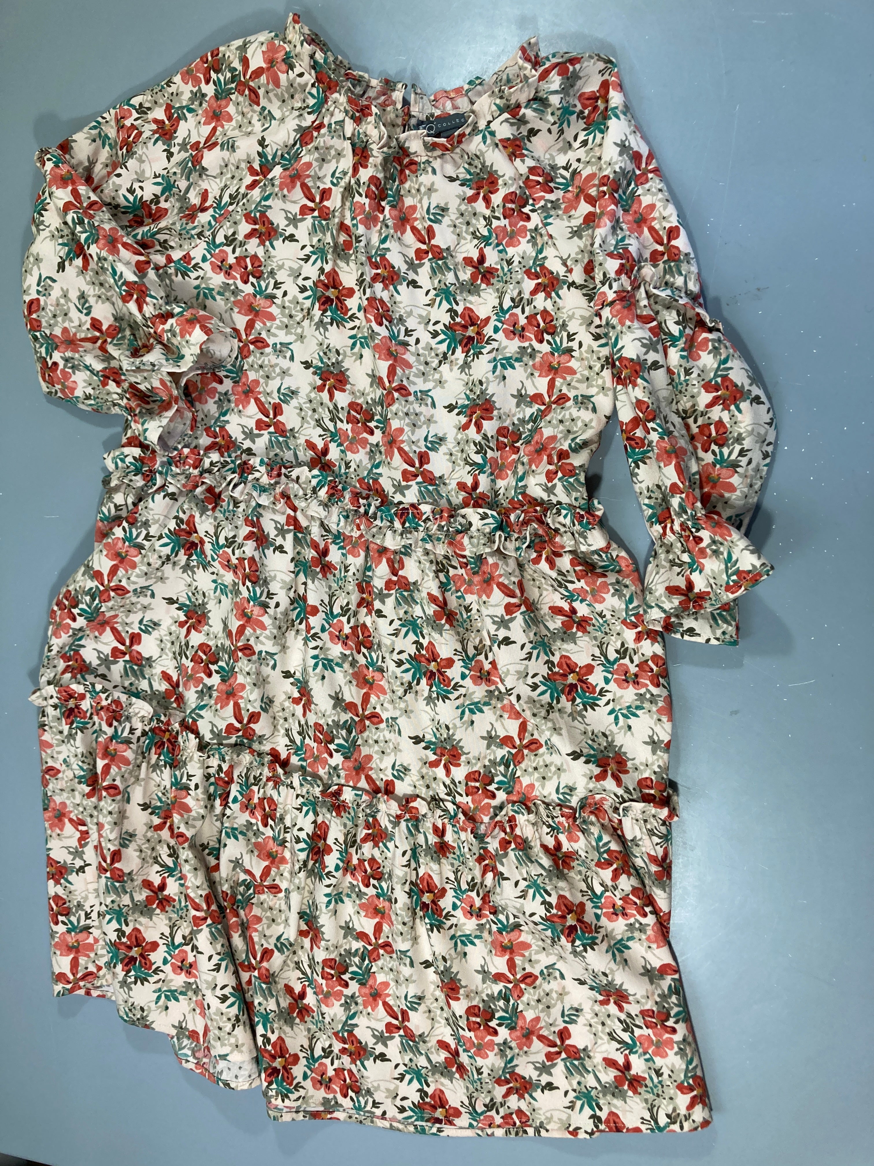 Robe ml imprimé fleuri à volants beige rouge vert