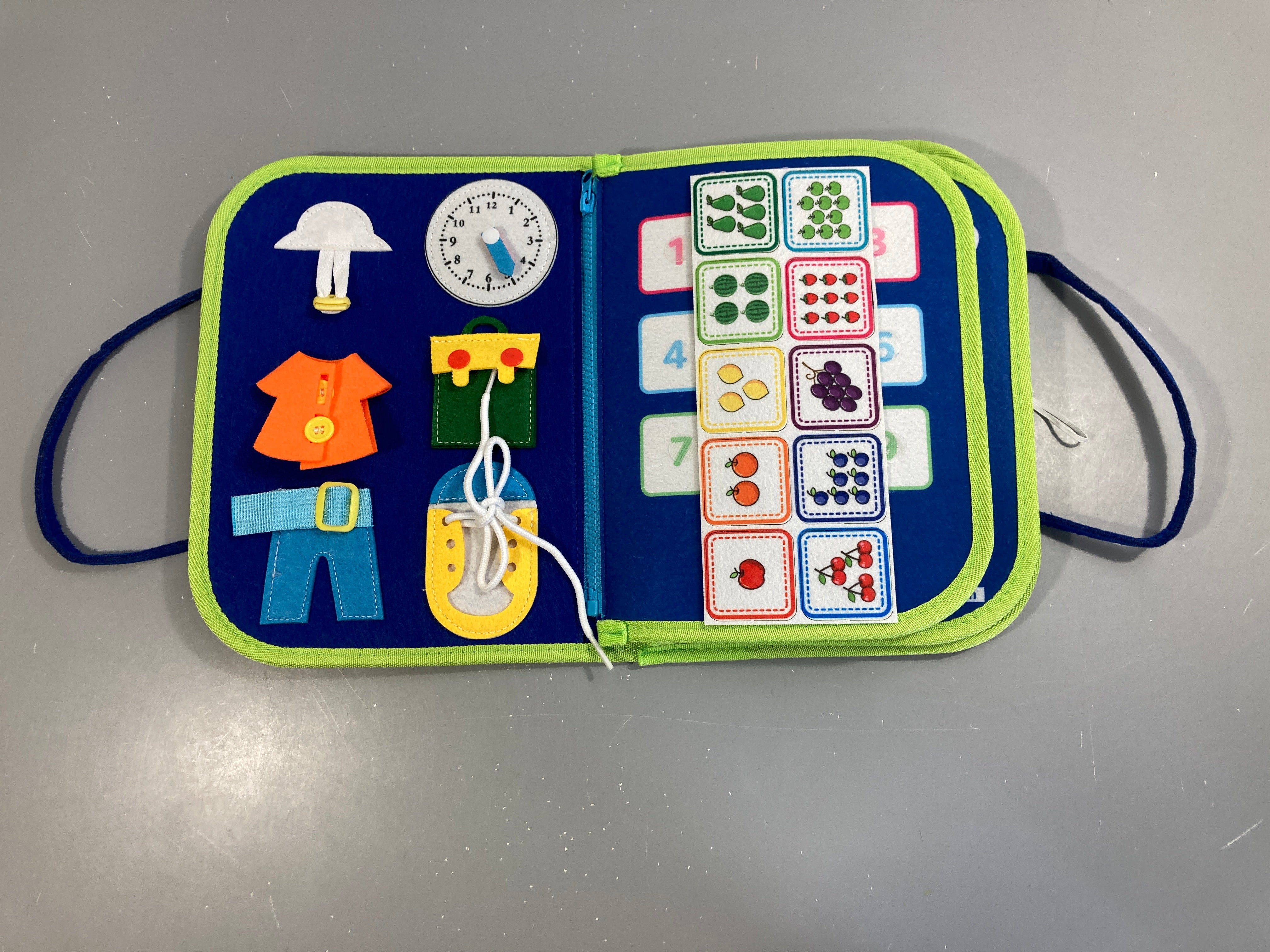 NEUF Pochette sensoriel Montessori à activités multiples, en feutrine bleue, Golmund, +3a