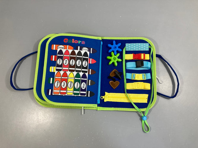 NEUF Pochette sensoriel Montessori à activités multiples, en feutrine bleue, Golmund, +3a, moins cher chez Petit Kiwi