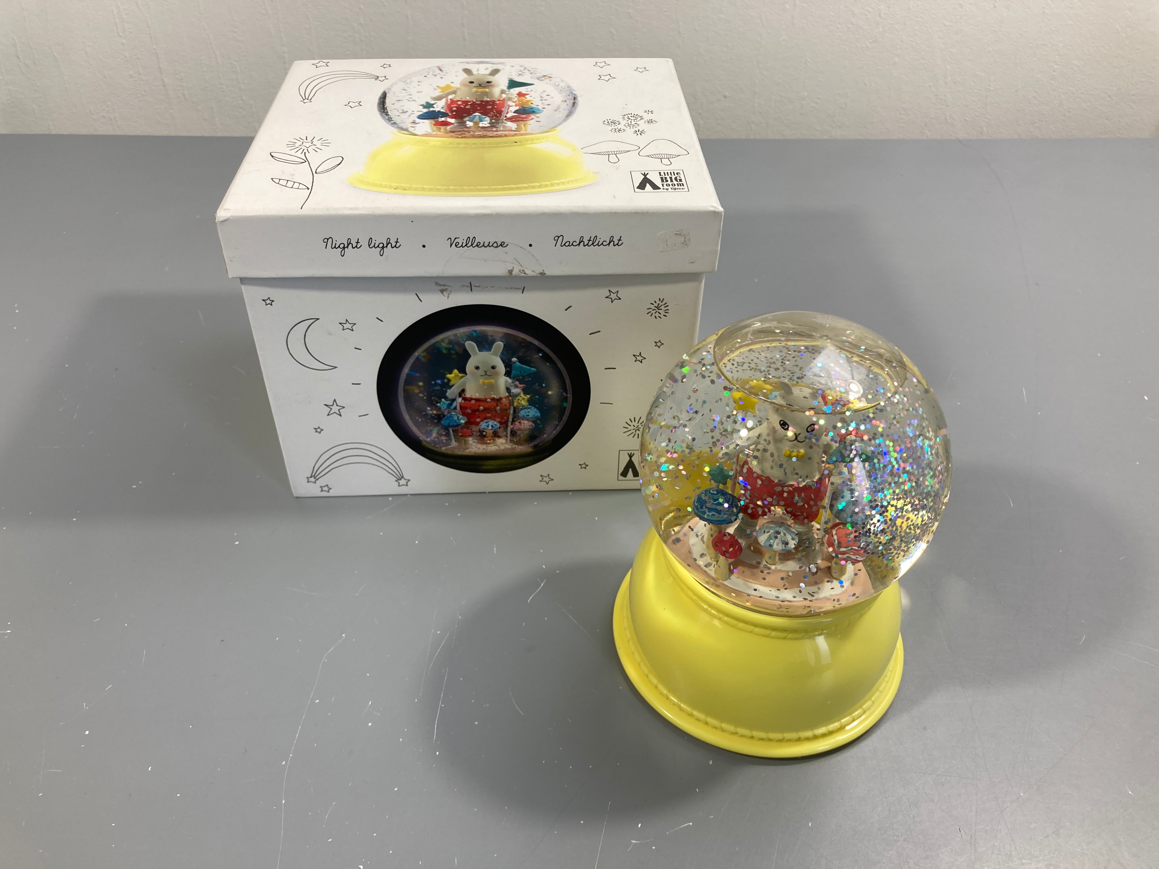 Veilleuse/boule à neige lumineuse et musicale petit lapin