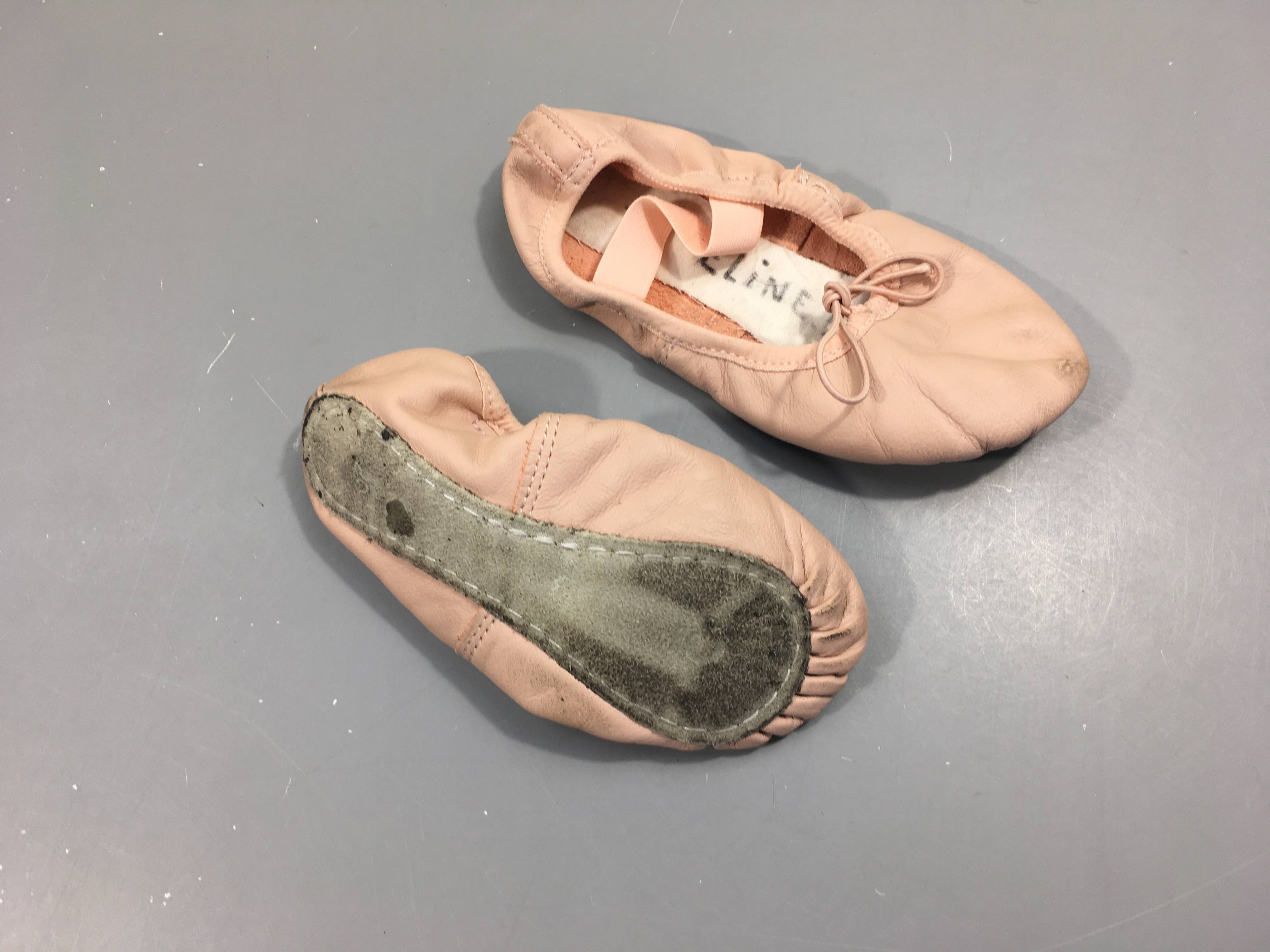 Chaussons de danse en cuir rose, Pointure 29 semelles souillées