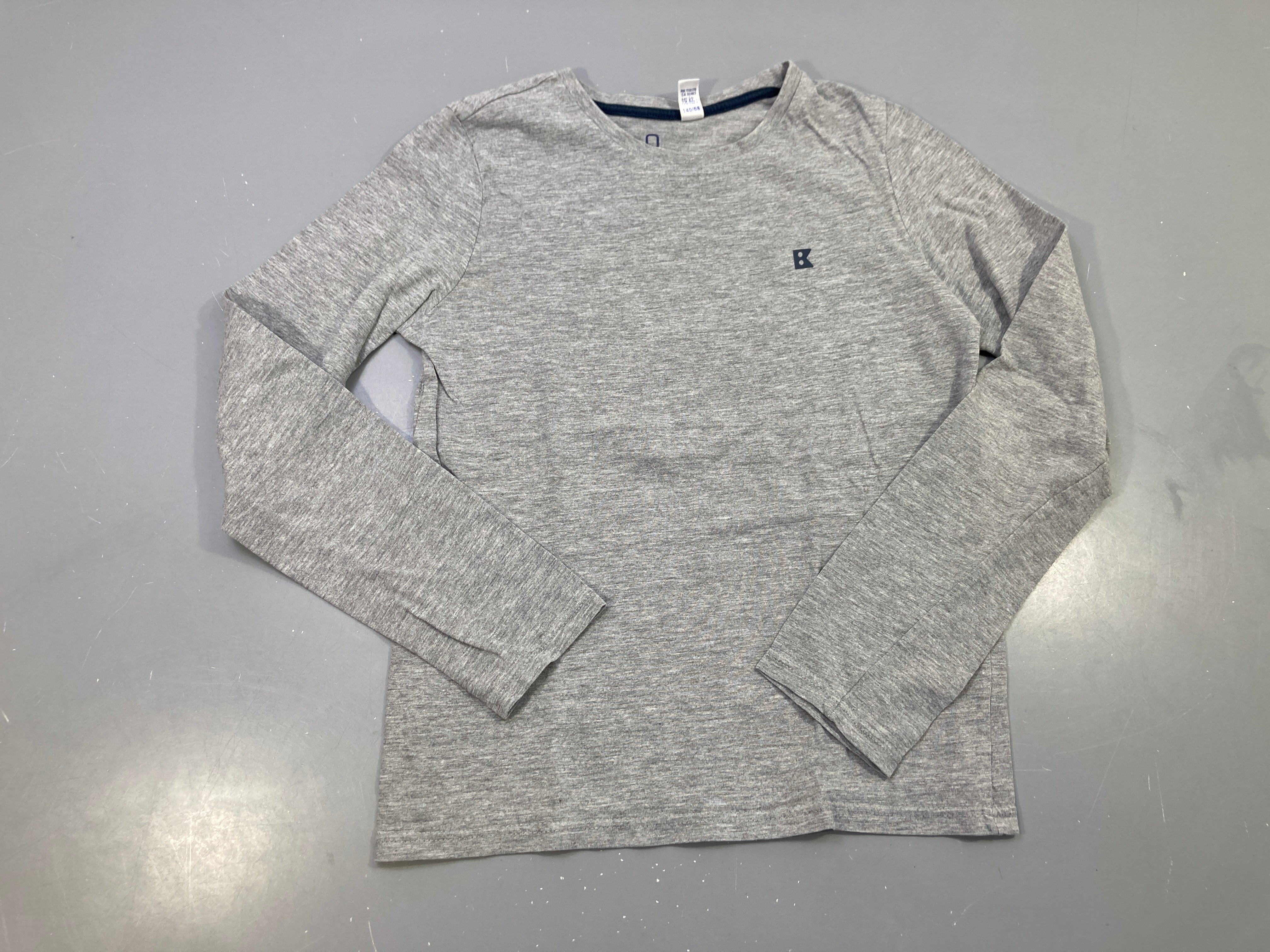T-shirt m.l gris chiné, petit logo bleu marine