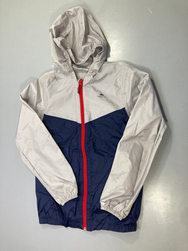 Coupe-vent zippé capuche gris et bleu marine, zip rouge, Quechua, moins cher chez Petit Kiwi