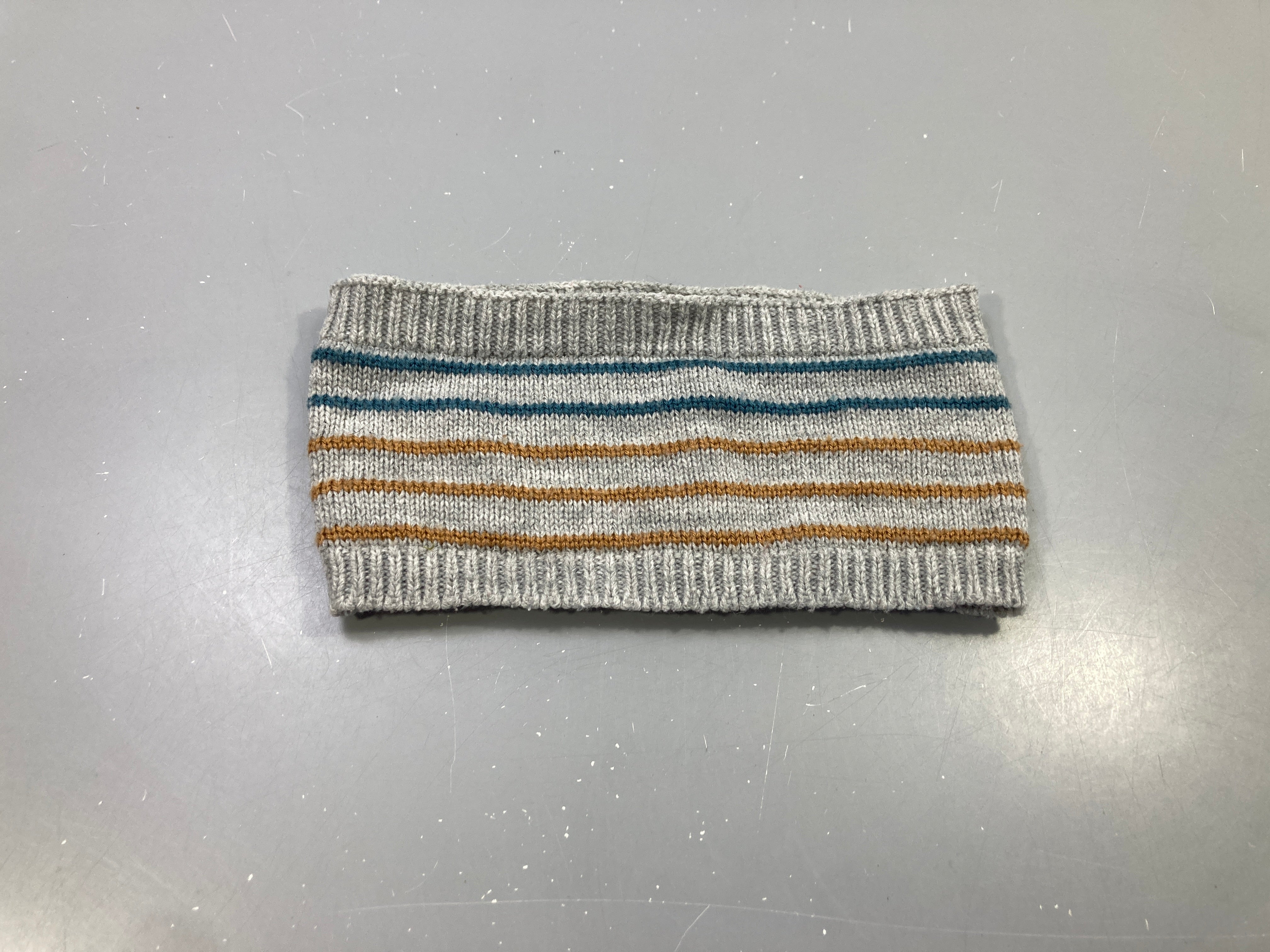 Snood mailles grises rayé brun bleu