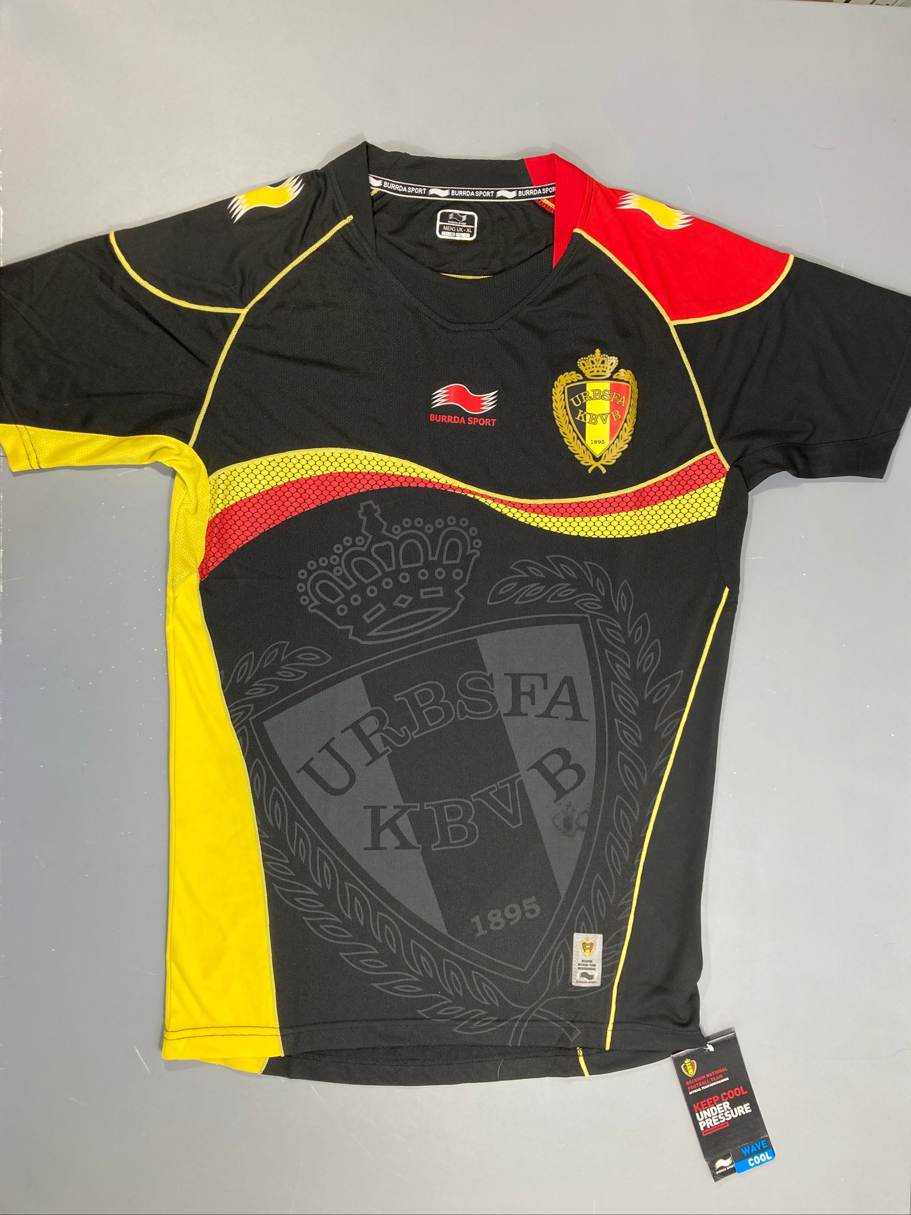 Neuf-Maillot m.c officiel de l'équipe national belge noir-rouge-jaune archive