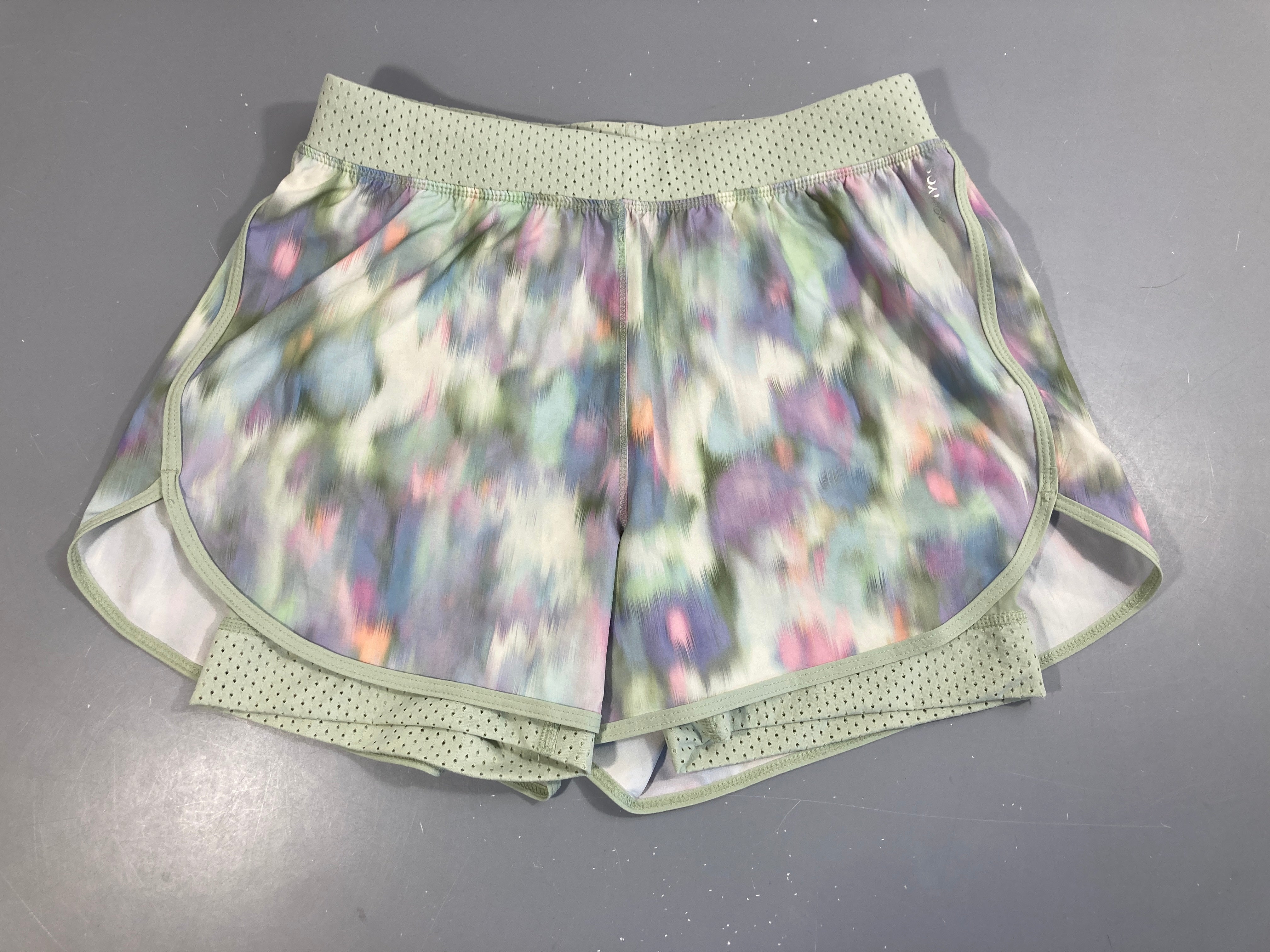 Short de sport effet couleur menthe-mauve-rose Légèrement taché fesses