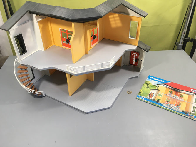 Playmobil City Life 9266- Maison moderne sonore-Manque 1 pied au Bar.becue + 1 plante et une pièce blanche, moins cher chez Petit Kiwi
