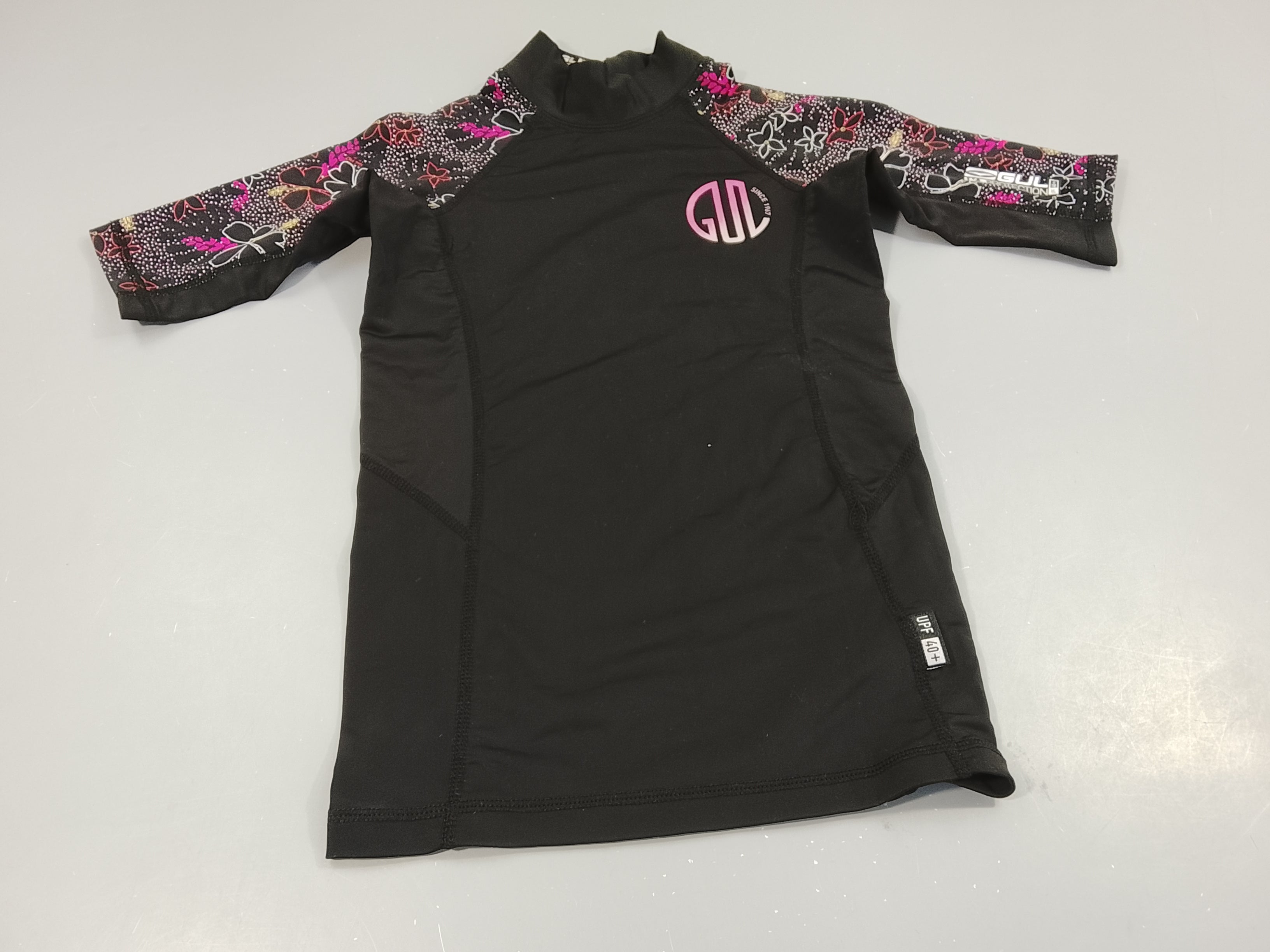 T-shirt m.l anti uv Gul noir,motifs fleurs sur les manches