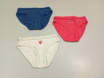 Lot de 3 culottes 1 gris flammé coeur/ 1 rose 3 coeurs/ 1 bleu marine à pois doré pailleté, moins cher chez Petit Kiwi
