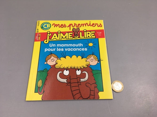 J'aime lire Un mammouth pour les vacances, moins cher chez Petit Kiwi