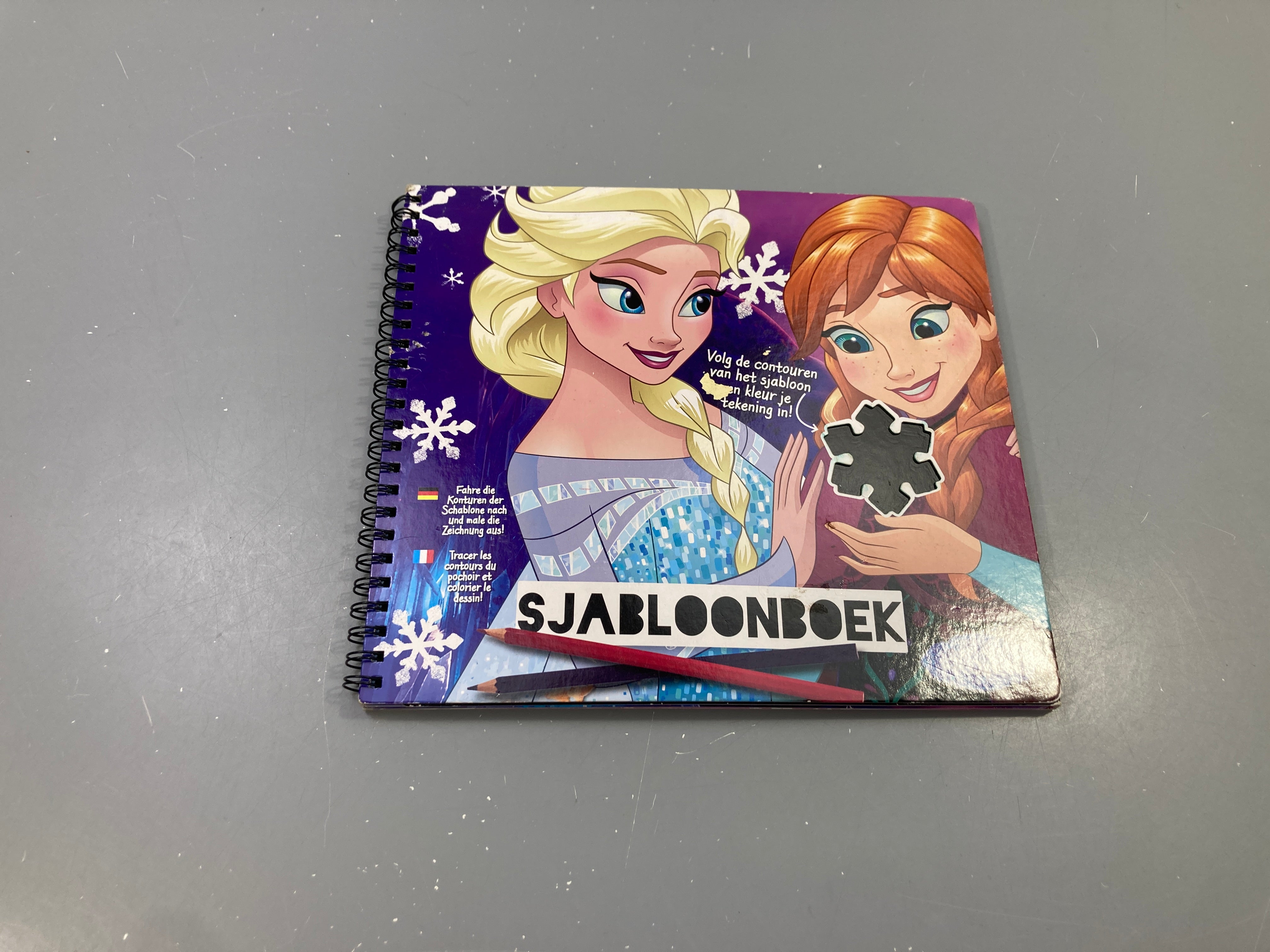 Livre pochoir Reine des neiges